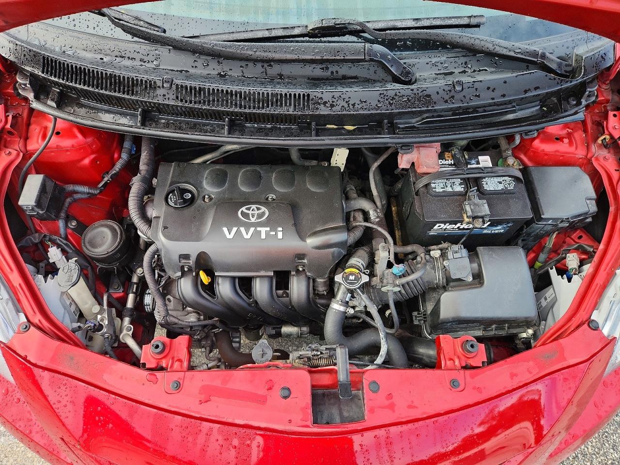 2008 Toyota Yaris Base Red vin: JTDBT923384012417
