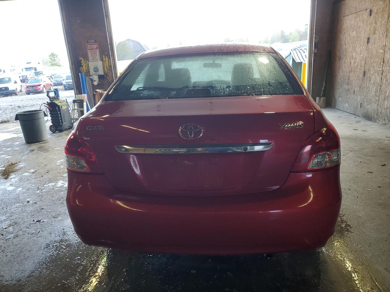 2007 Toyota Yaris Красный vin: JTDBT923474001389