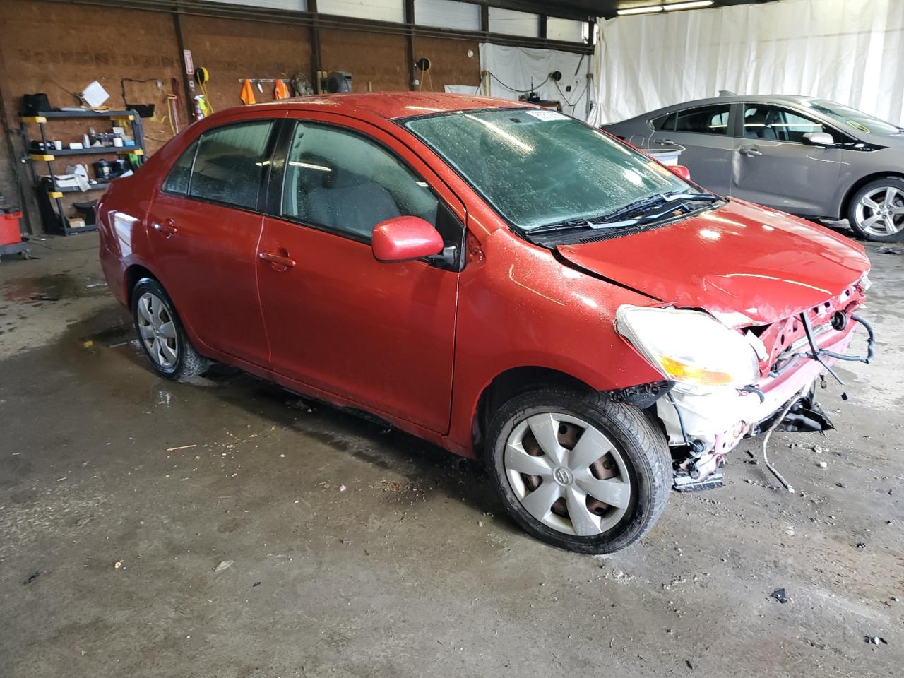 2007 Toyota Yaris Красный vin: JTDBT923474001389