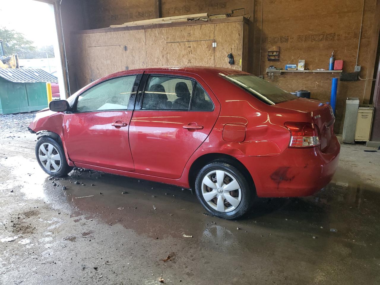 2007 Toyota Yaris Красный vin: JTDBT923474001389