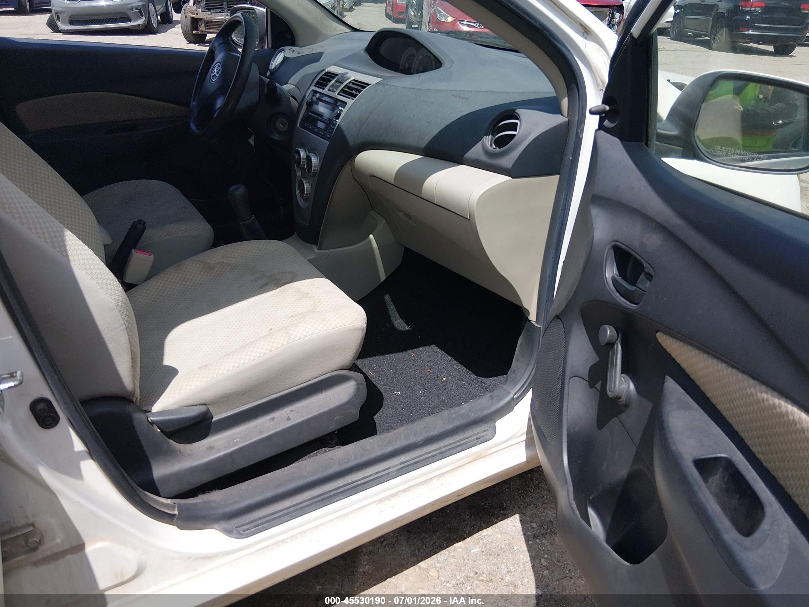 2008 Toyota Yaris   White vin: JTDBT923481237334