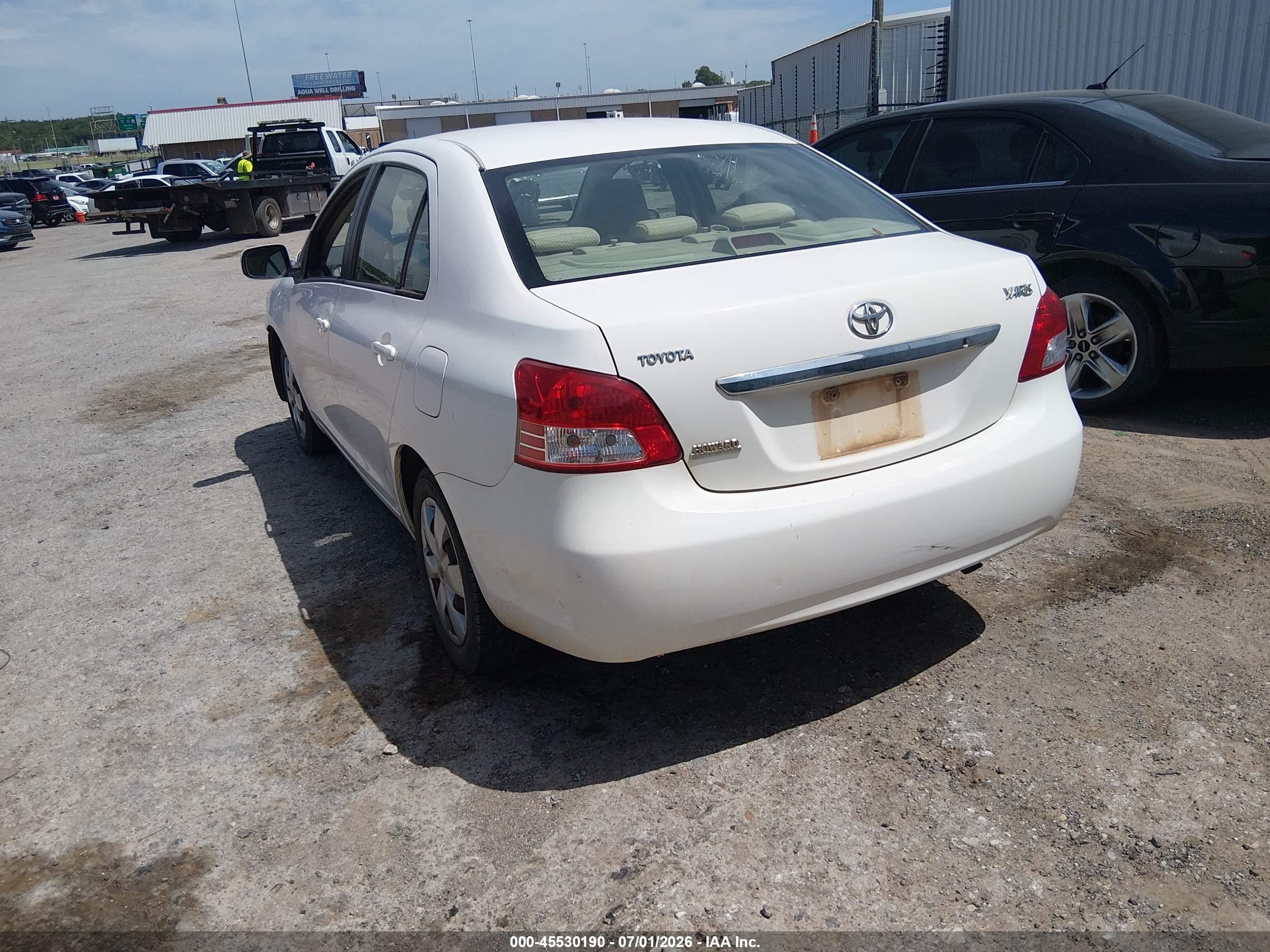 2008 Toyota Yaris   White vin: JTDBT923481237334