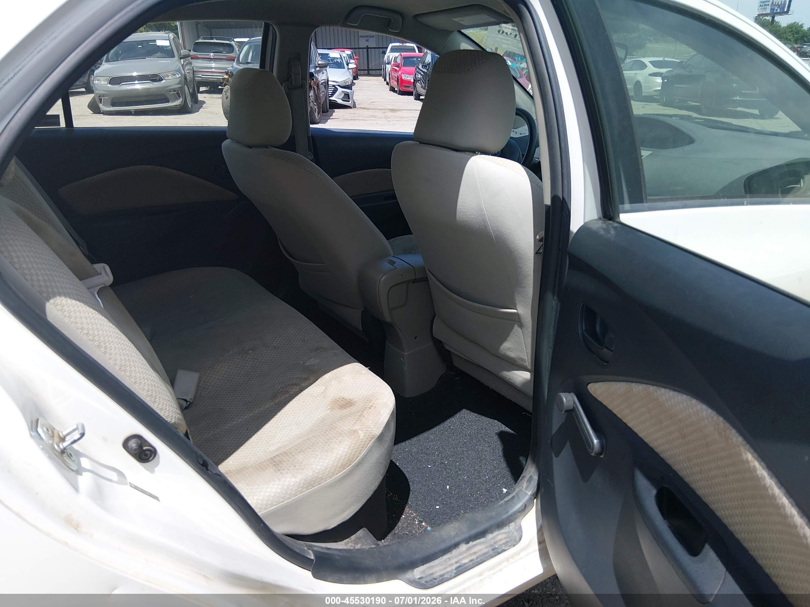 2008 Toyota Yaris   White vin: JTDBT923481237334