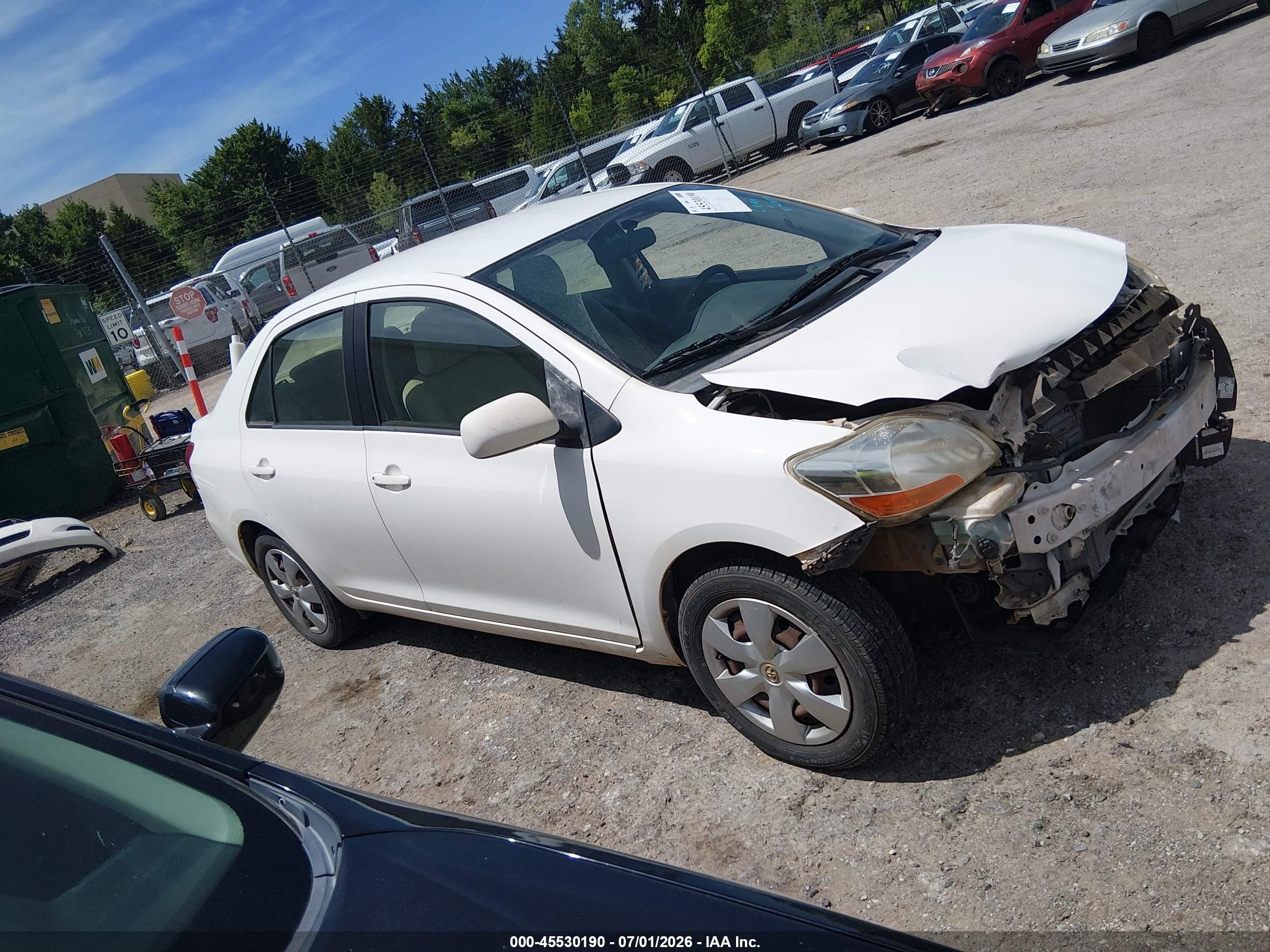 2008 Toyota Yaris   White vin: JTDBT923481237334