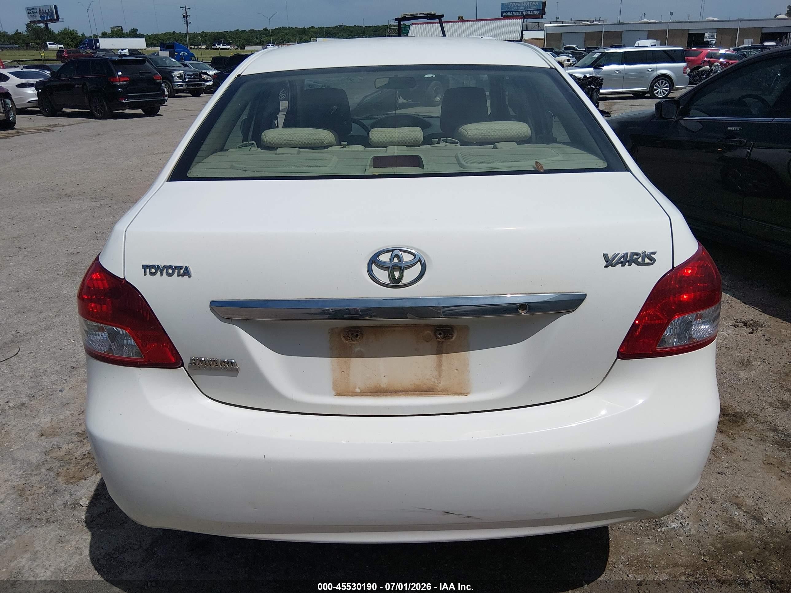 2008 Toyota Yaris   White vin: JTDBT923481237334