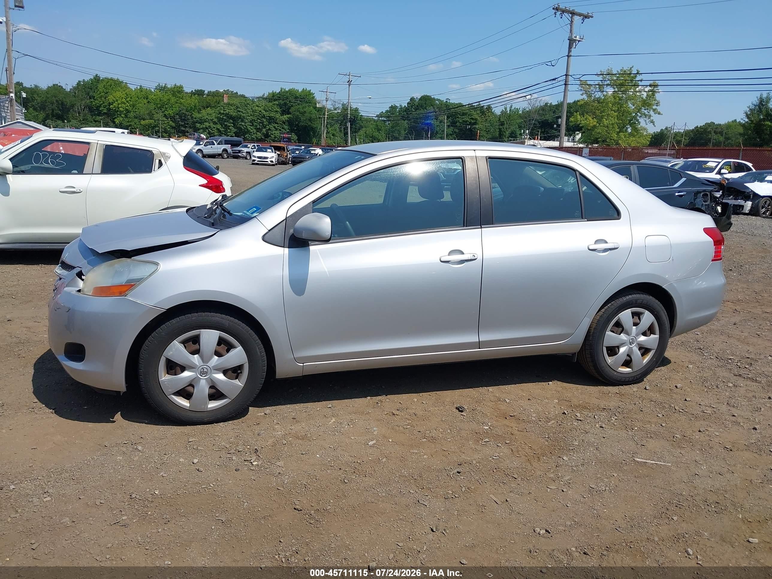 2008 Toyota Yaris Silver vin: JTDBT923481292608