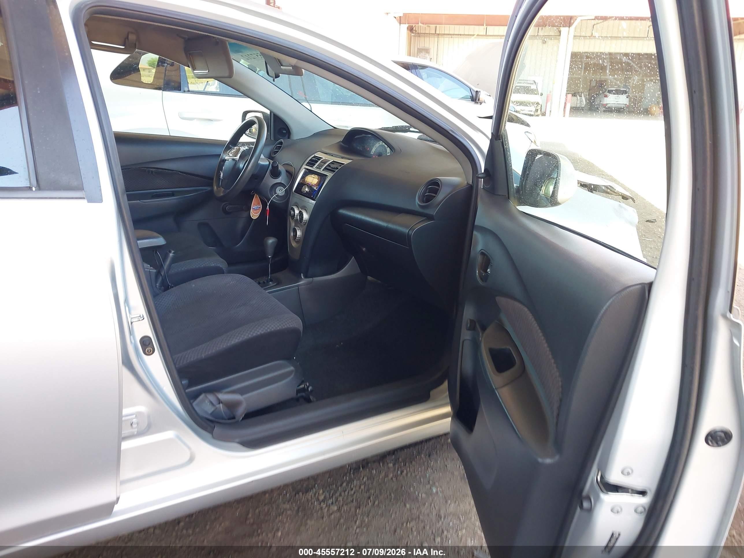 2007 Toyota Yaris   Gray vin: JTDBT923571056502
