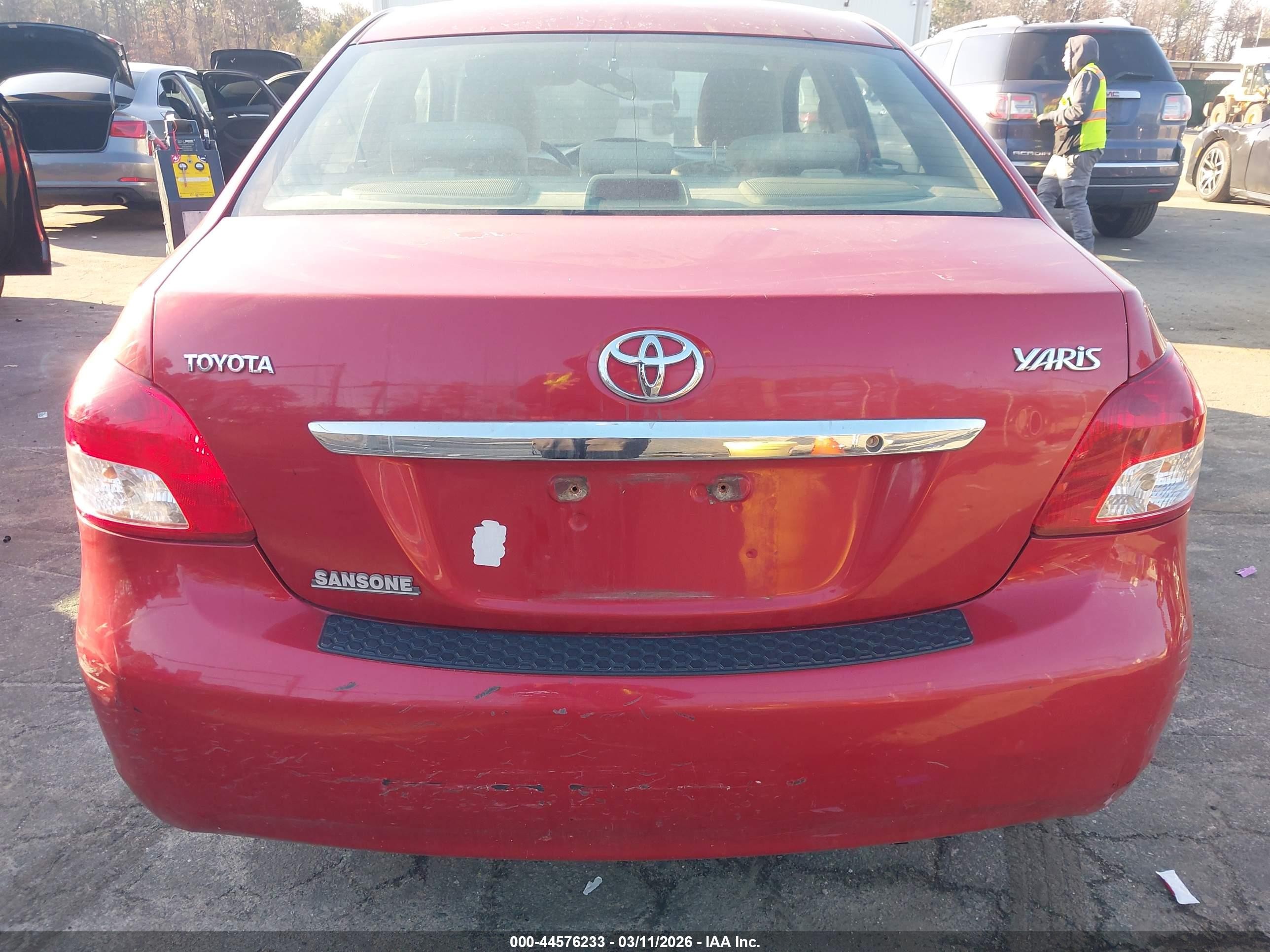 2008 Toyota Yaris   Красный vin: JTDBT923584038307
