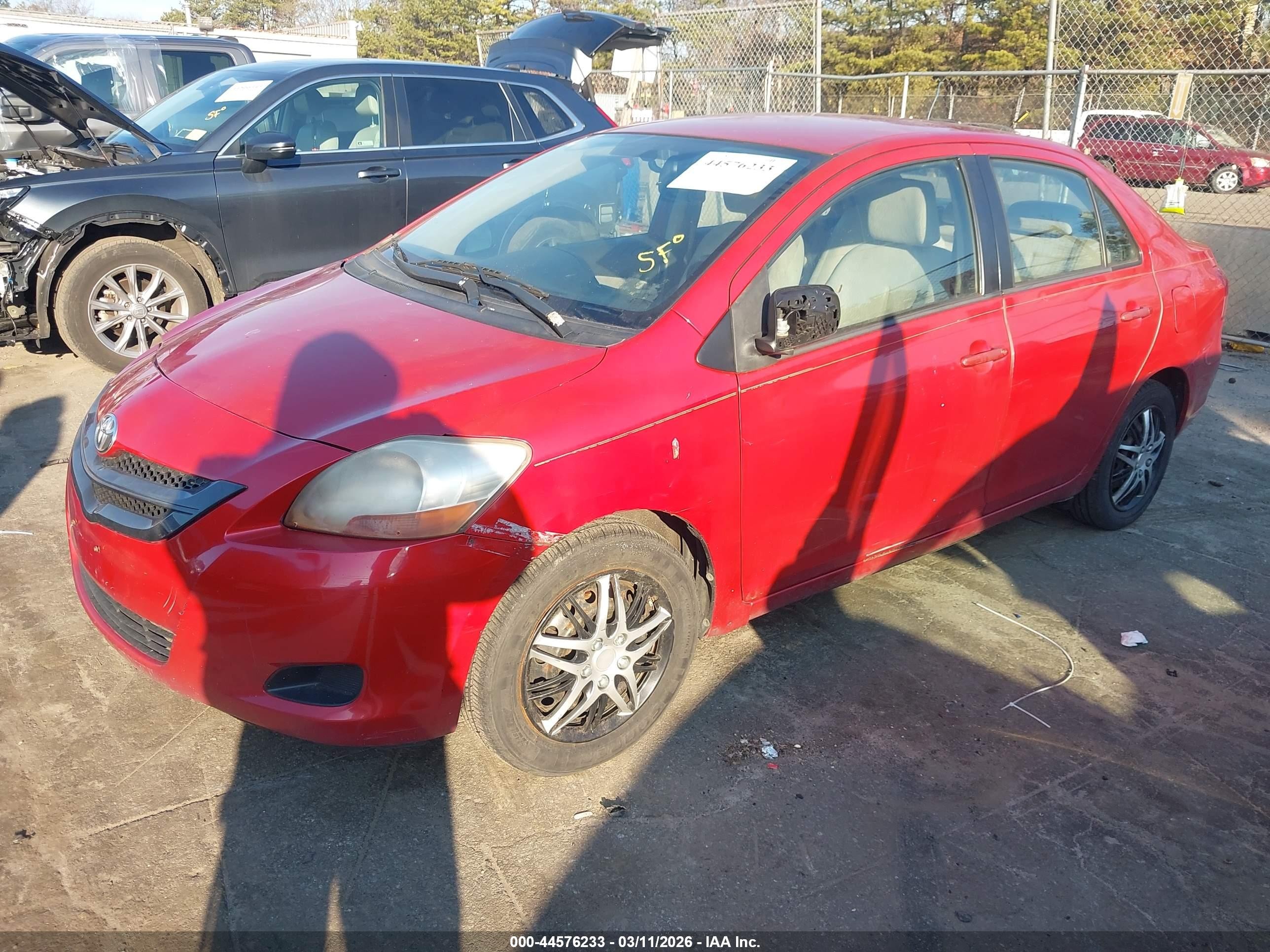 2008 Toyota Yaris   Красный vin: JTDBT923584038307