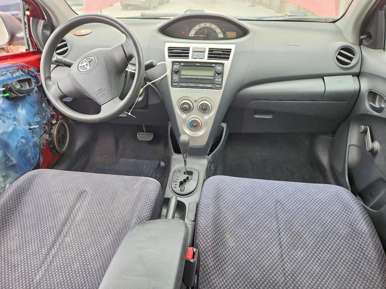2007 Toyota Yaris Base Red vin: JTDBT923671010967
