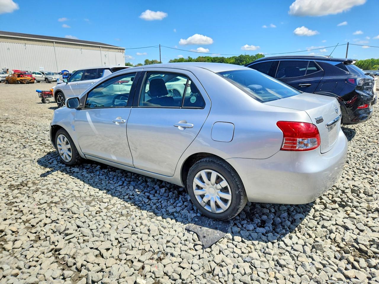 2007 Toyota Yaris Base Silver vin: JTDBT923871016351