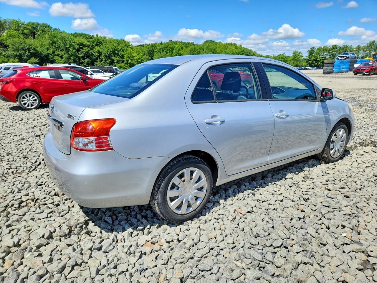 2007 Toyota Yaris Base Silver vin: JTDBT923871016351