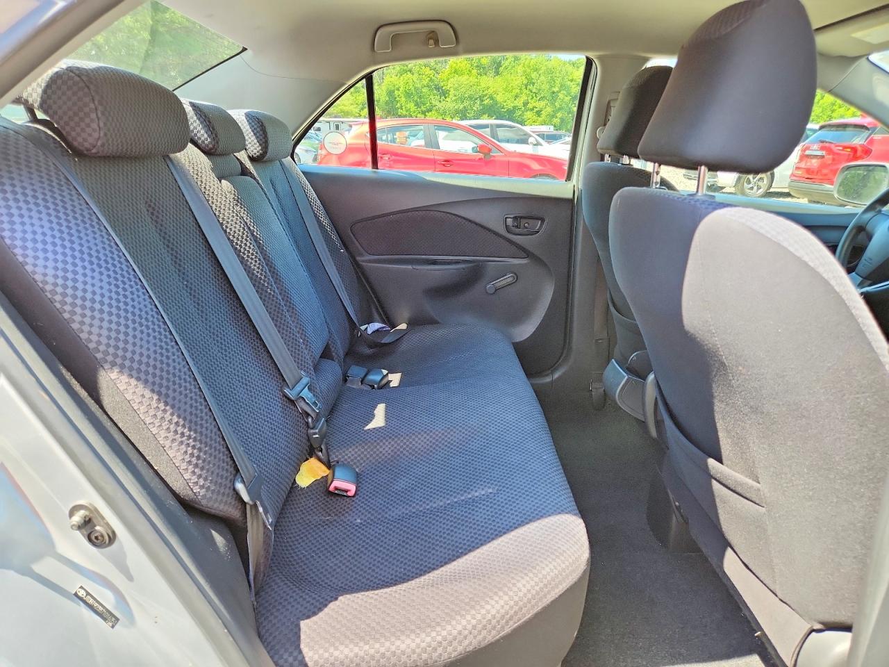 2007 Toyota Yaris Base Silver vin: JTDBT923871016351