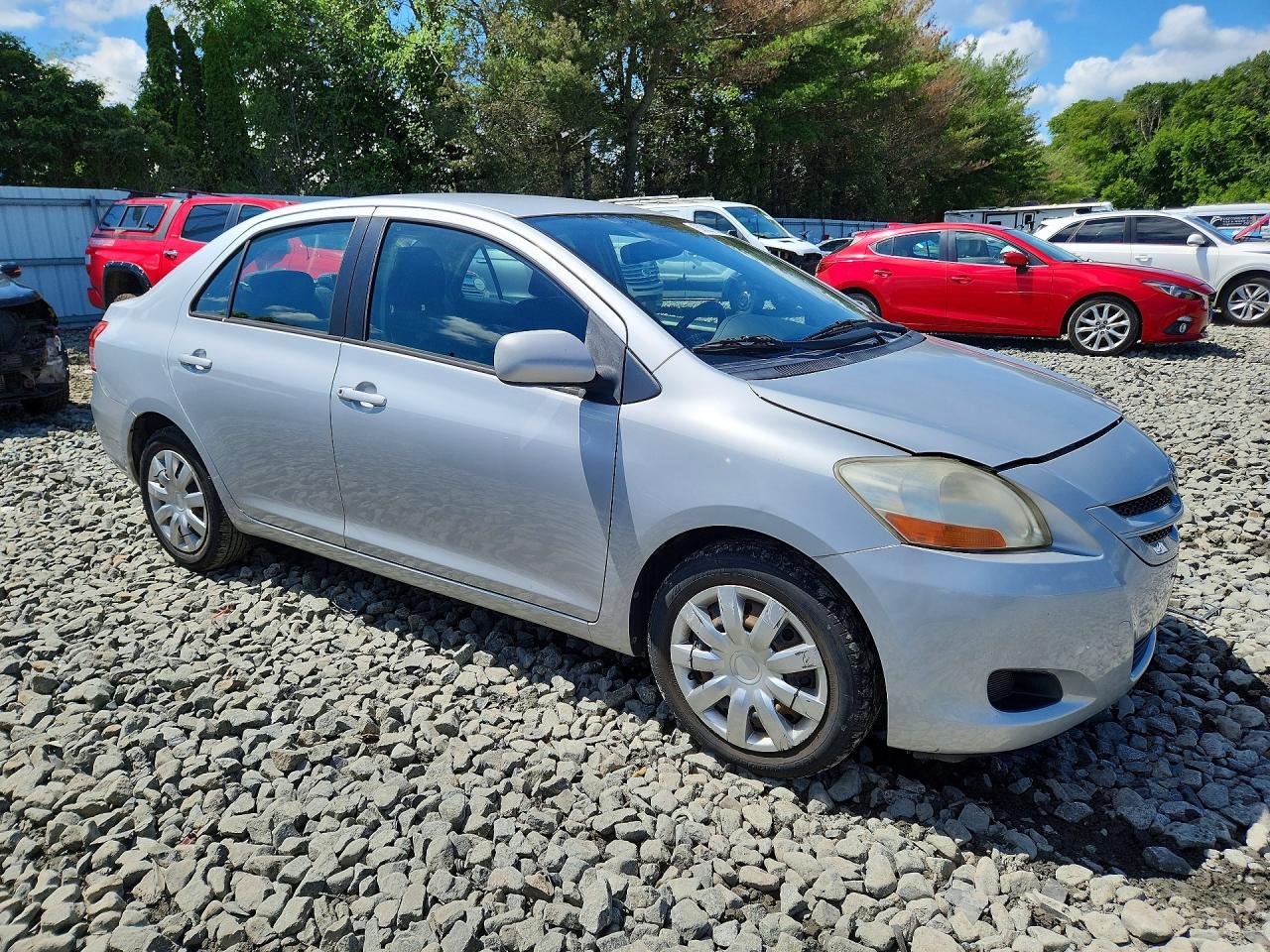 2007 Toyota Yaris Base Silver vin: JTDBT923871016351
