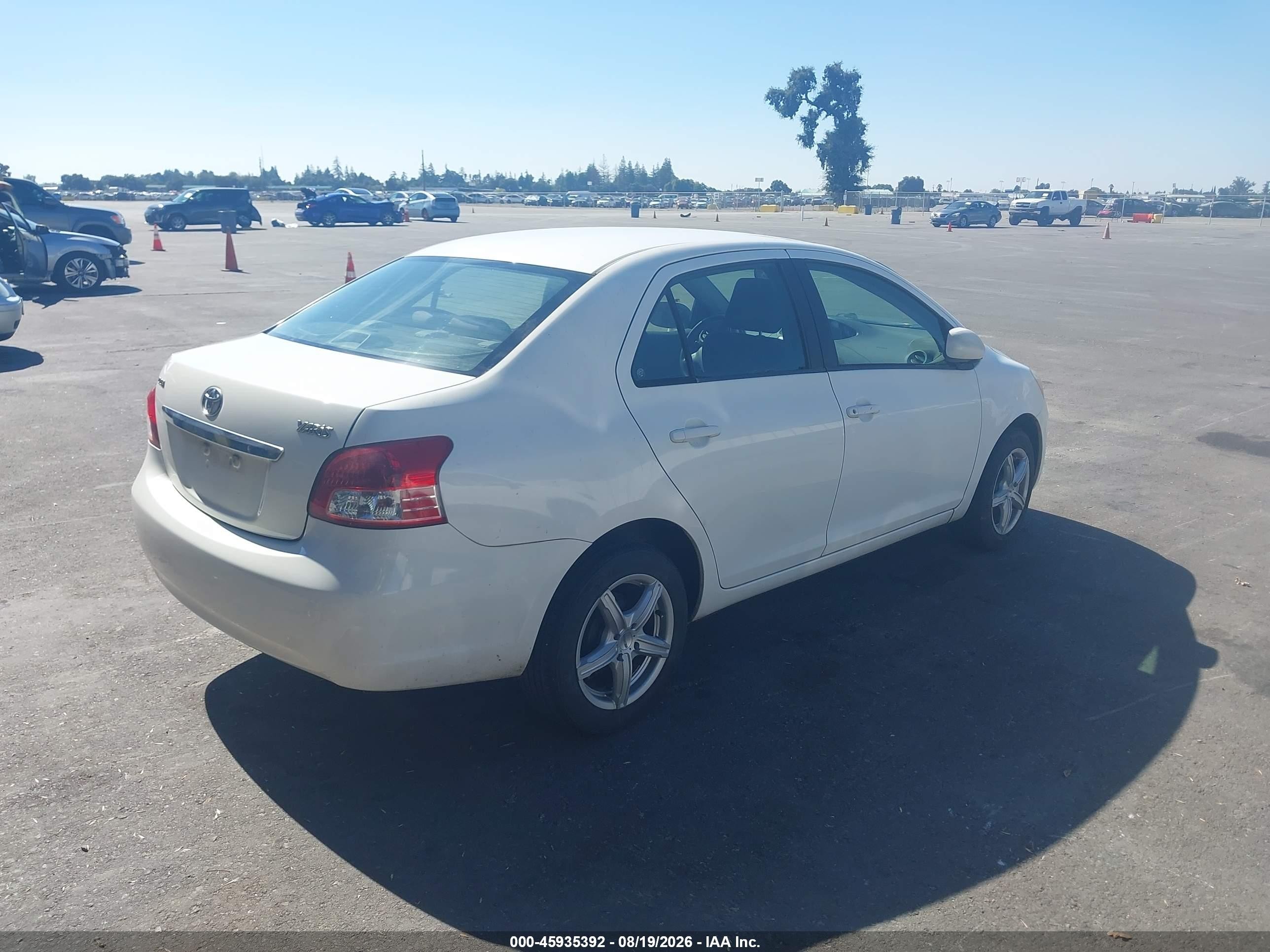 2007 Toyota Yaris   Белый vin: JTDBT923871145237
