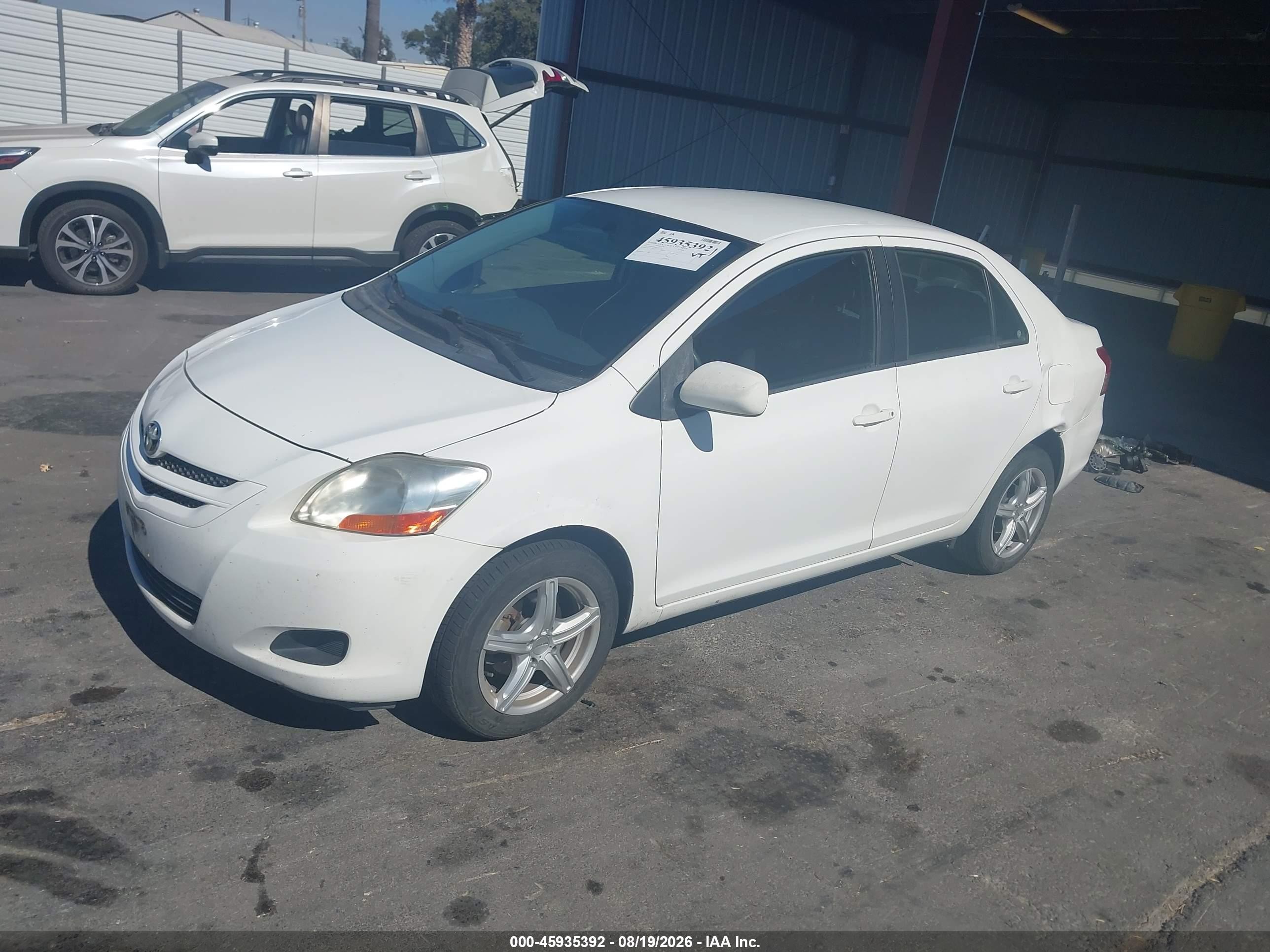2007 Toyota Yaris   Белый vin: JTDBT923871145237