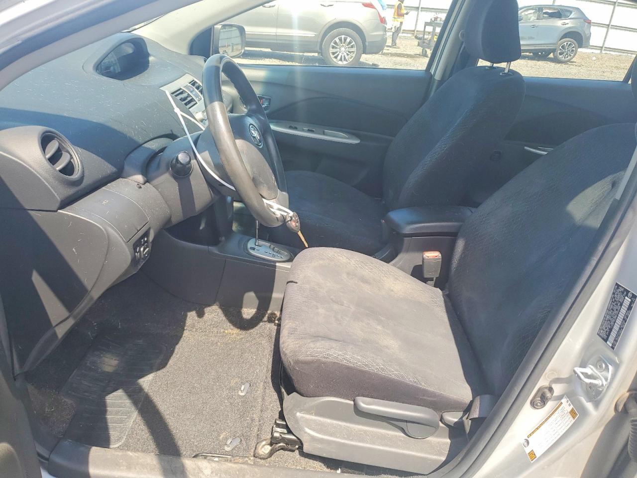 2008 Toyota Yaris Base Silver vin: JTDBT923881250488