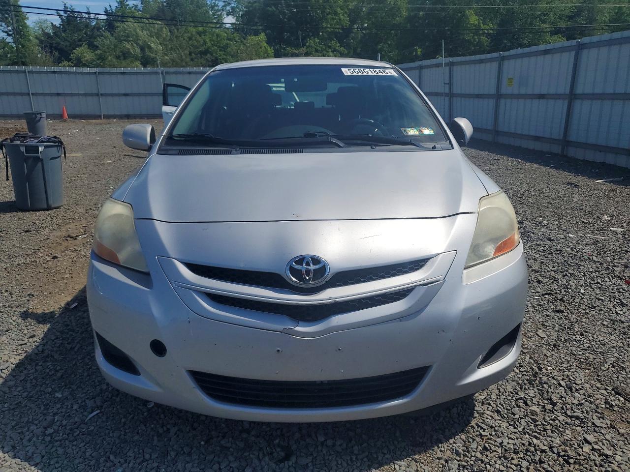 2008 Toyota Yaris Base Silver vin: JTDBT923881250488