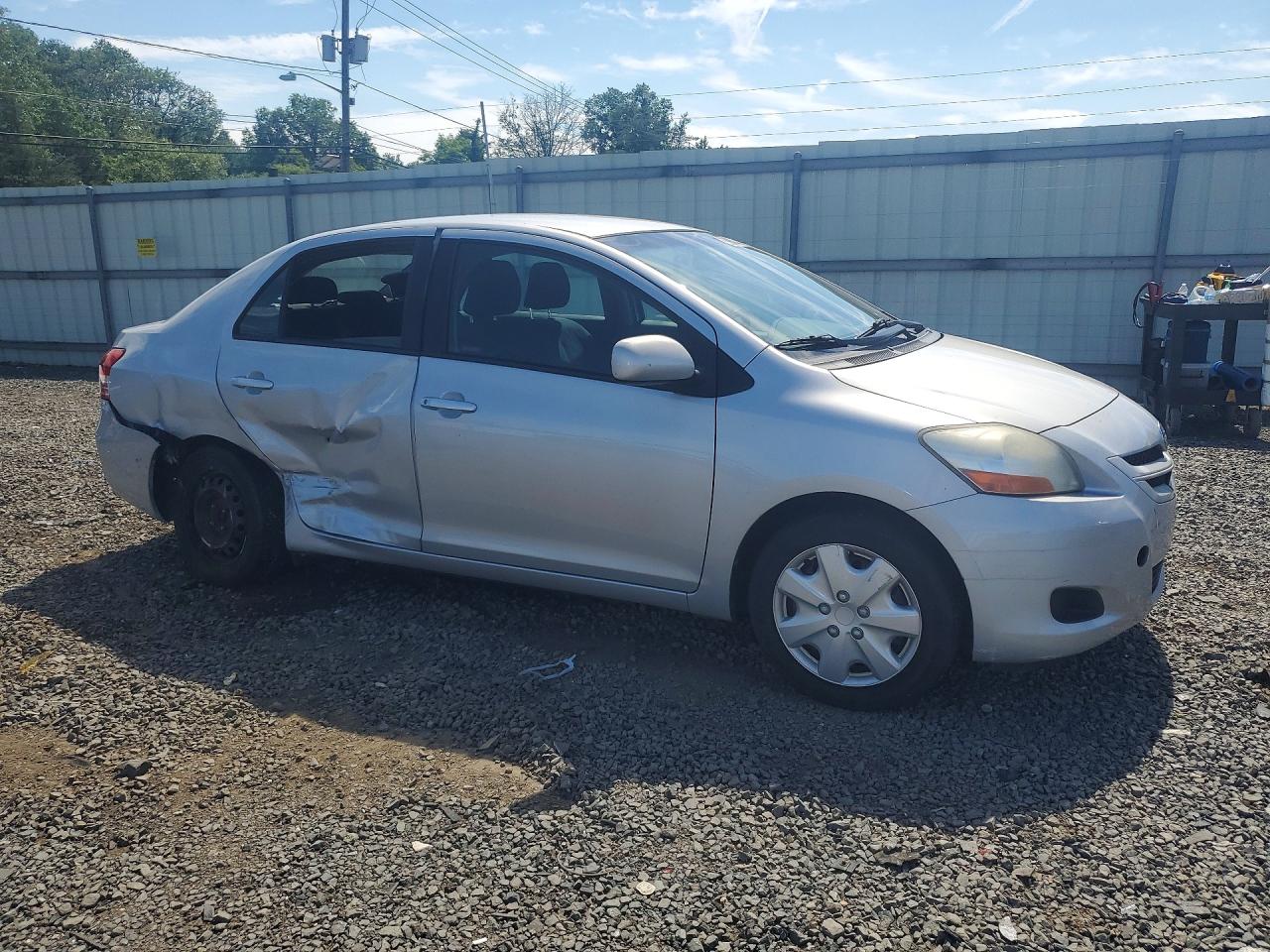 2008 Toyota Yaris Base Silver vin: JTDBT923881250488