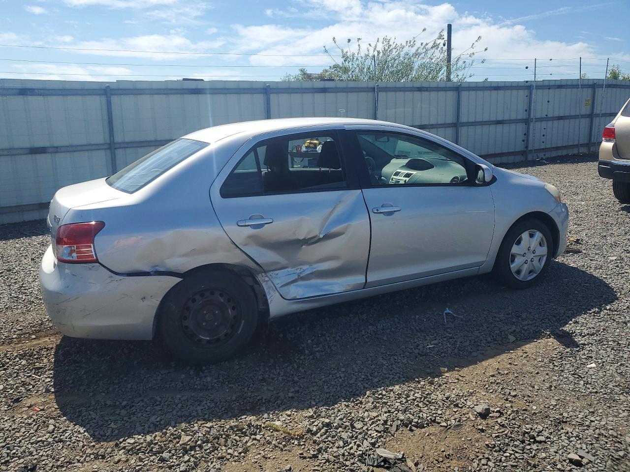 2008 Toyota Yaris Base Silver vin: JTDBT923881250488