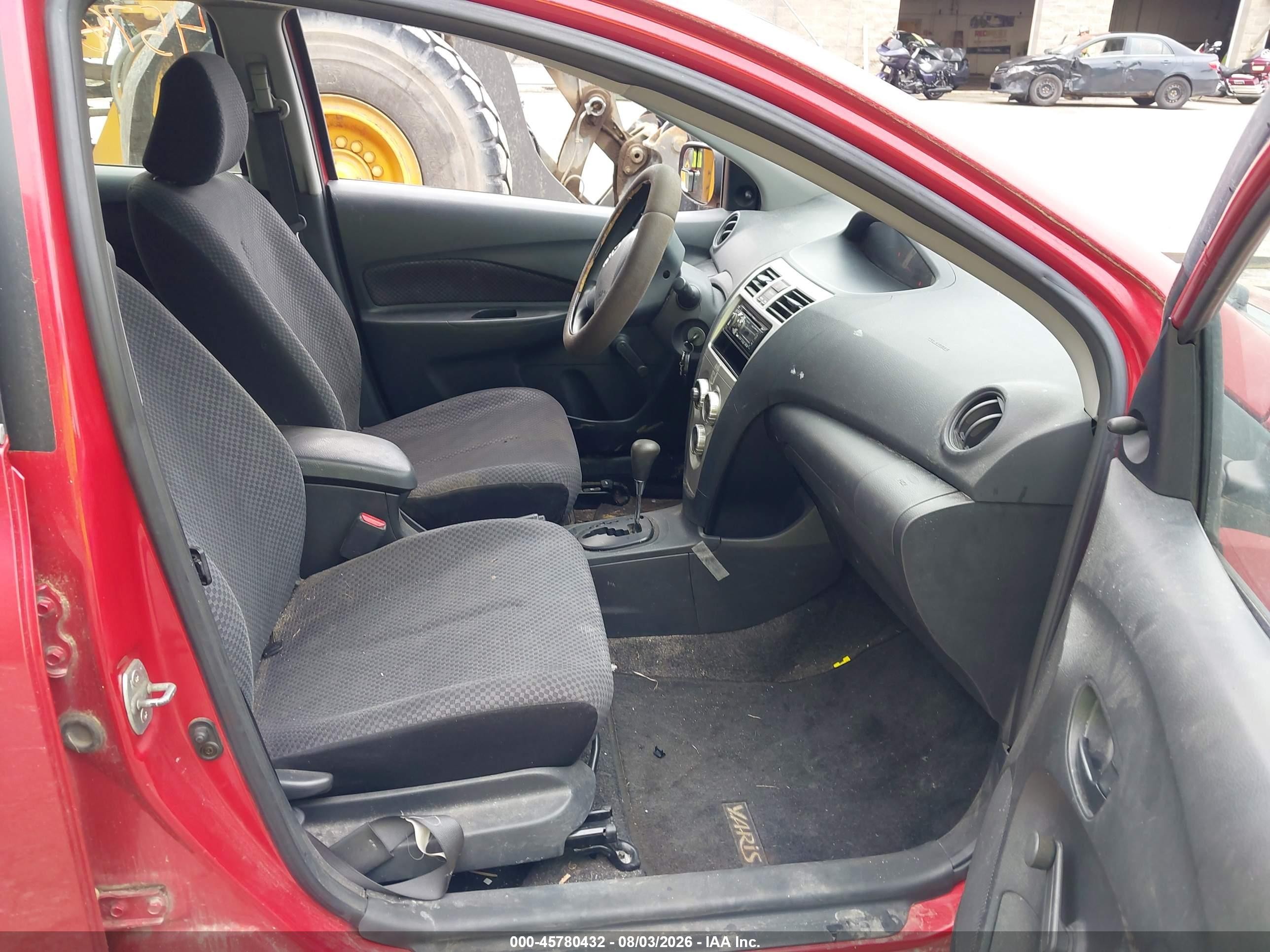 2007 Toyota Yaris   Red vin: JTDBT923X71044975