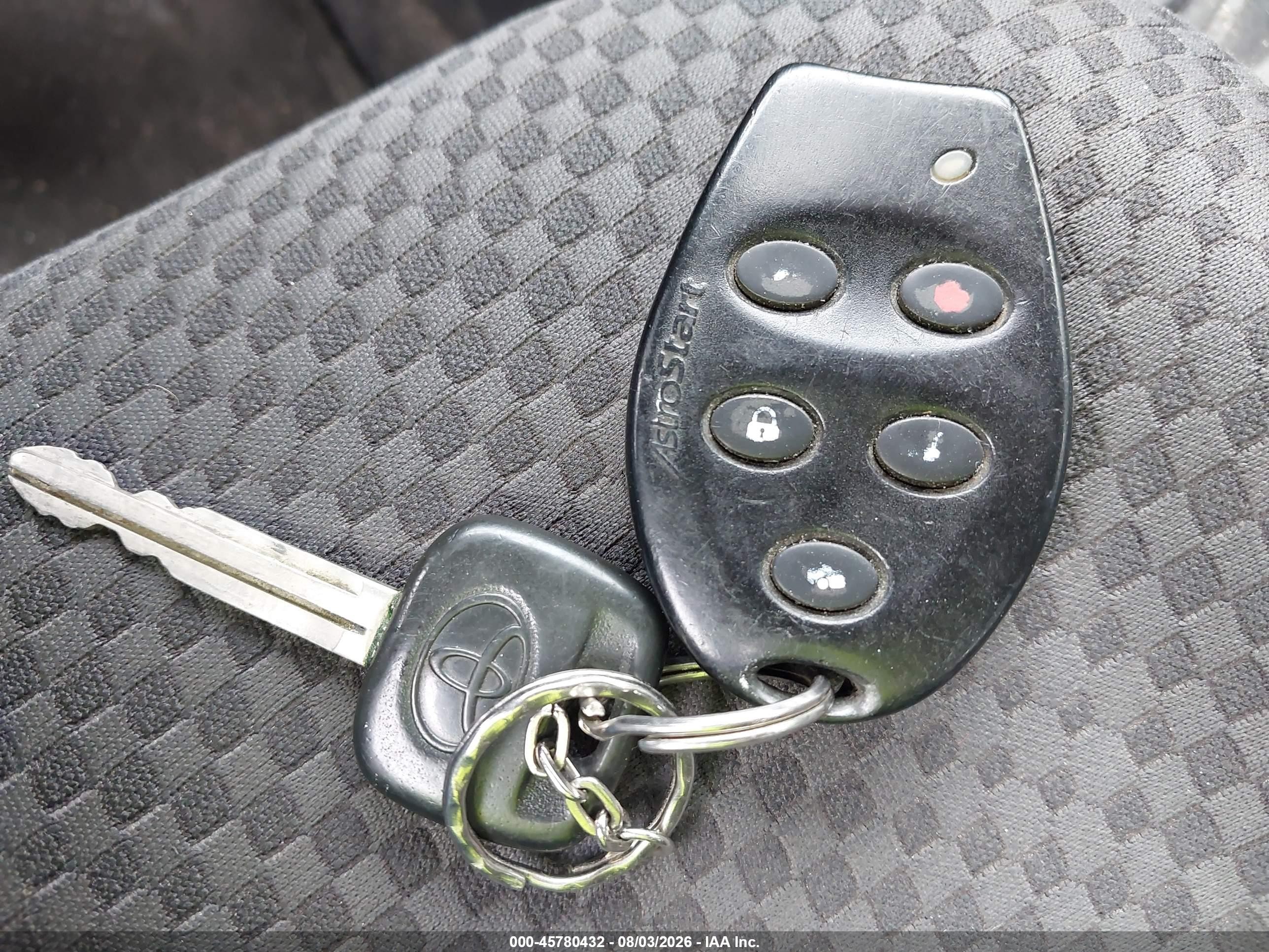 2007 Toyota Yaris   Red vin: JTDBT923X71044975