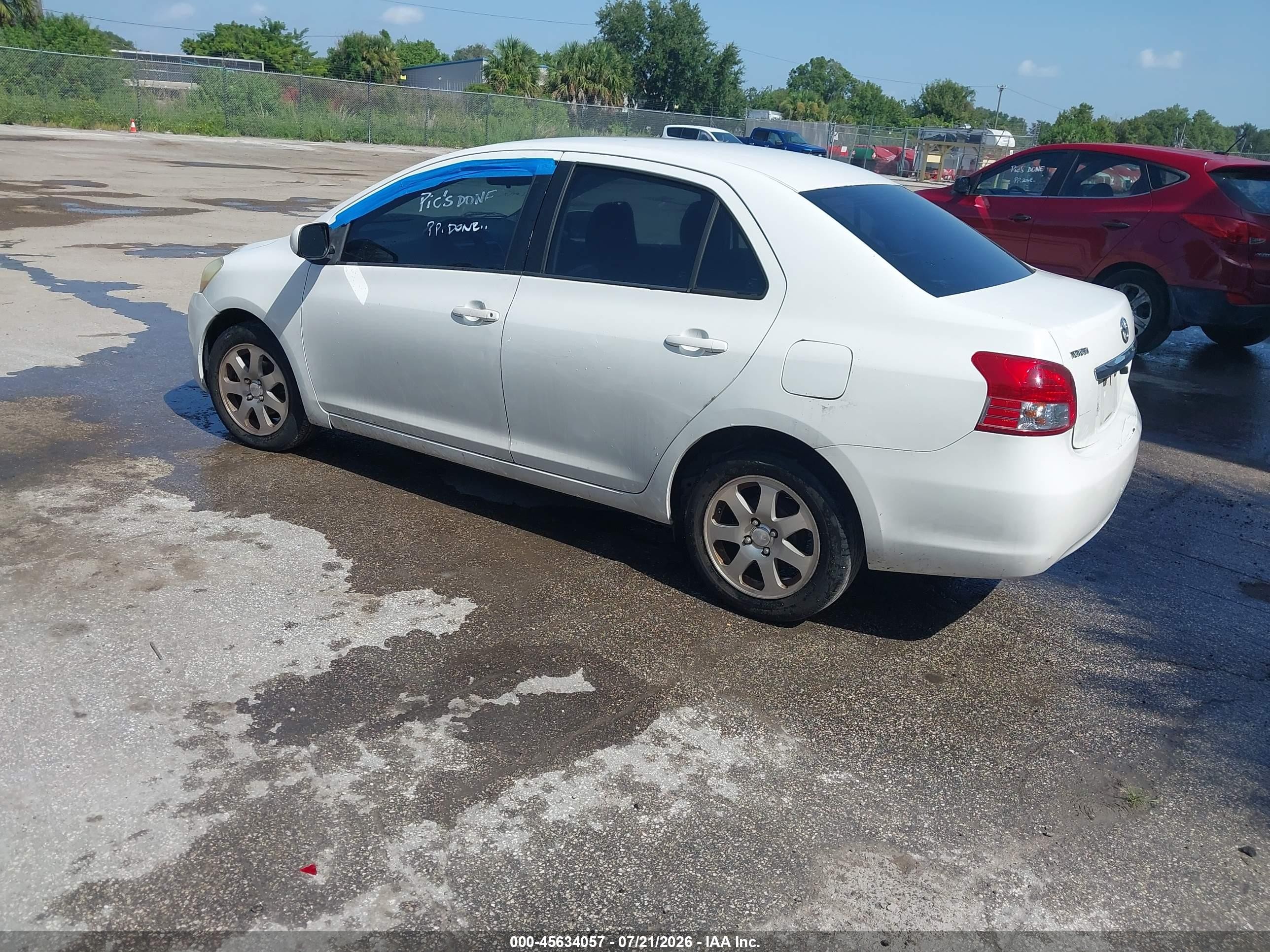 2011 Toyota Yaris   White vin: JTDBT9K34BL005151
