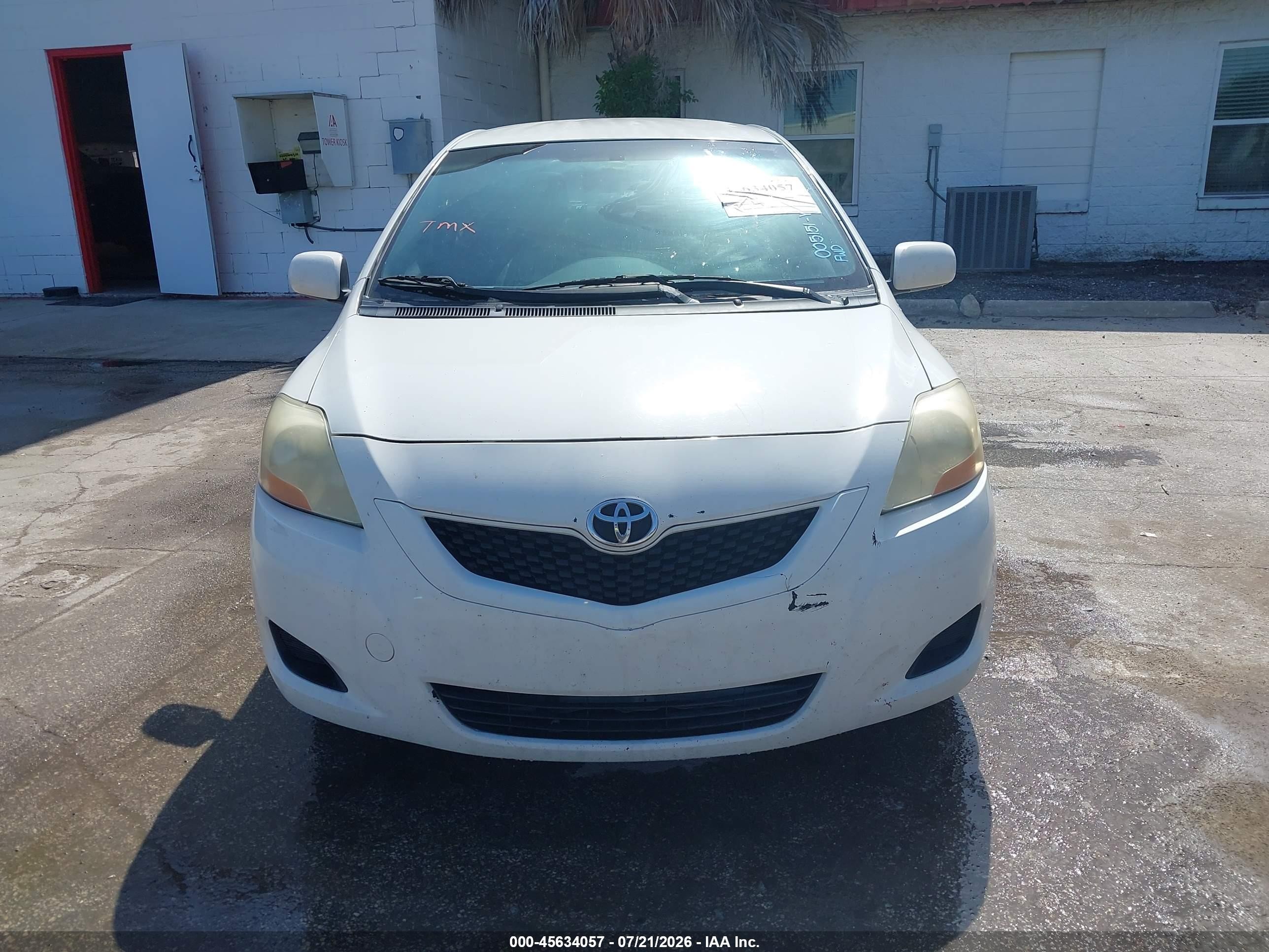 2011 Toyota Yaris   White vin: JTDBT9K34BL005151