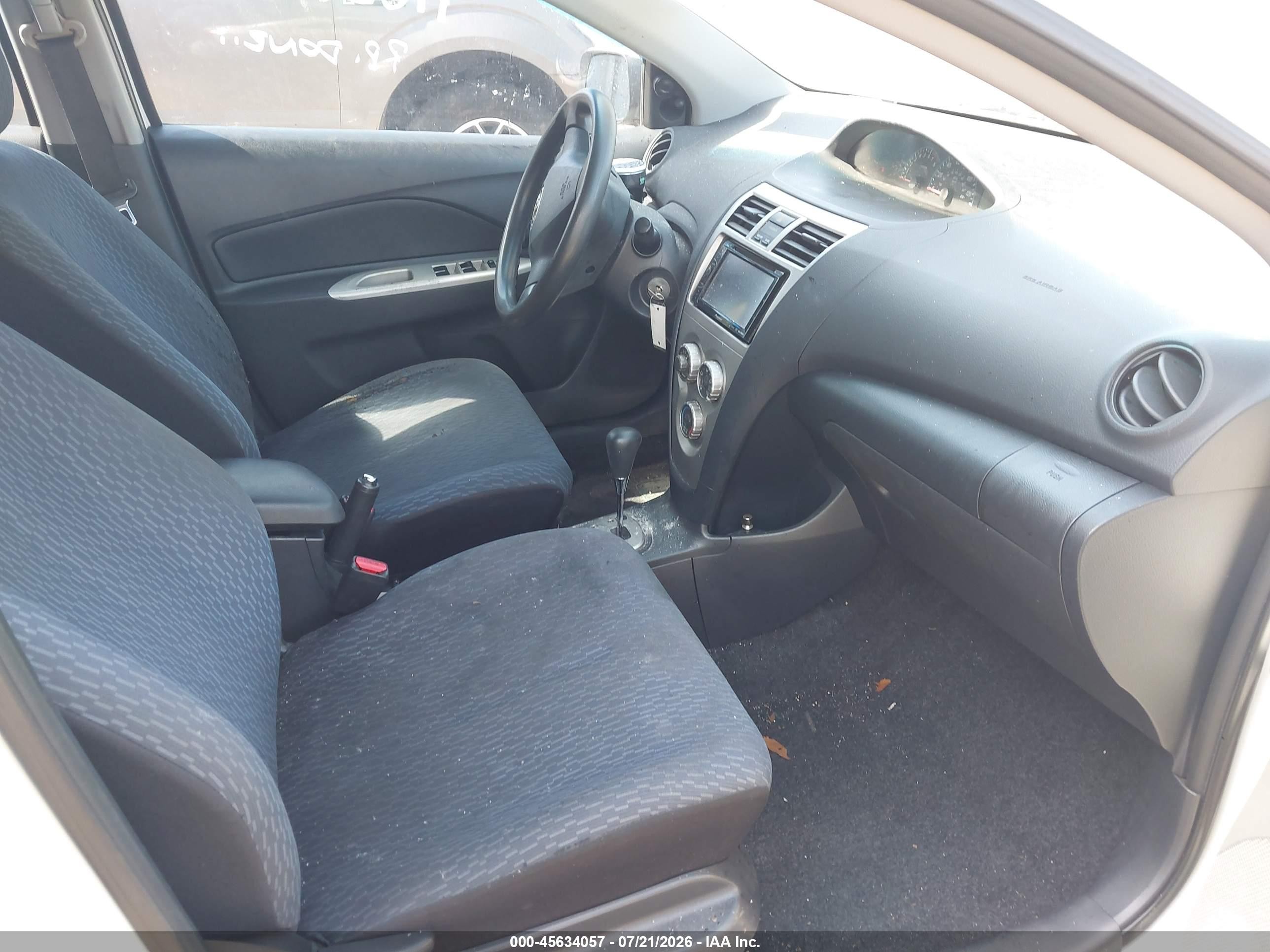 2011 Toyota Yaris   White vin: JTDBT9K34BL005151