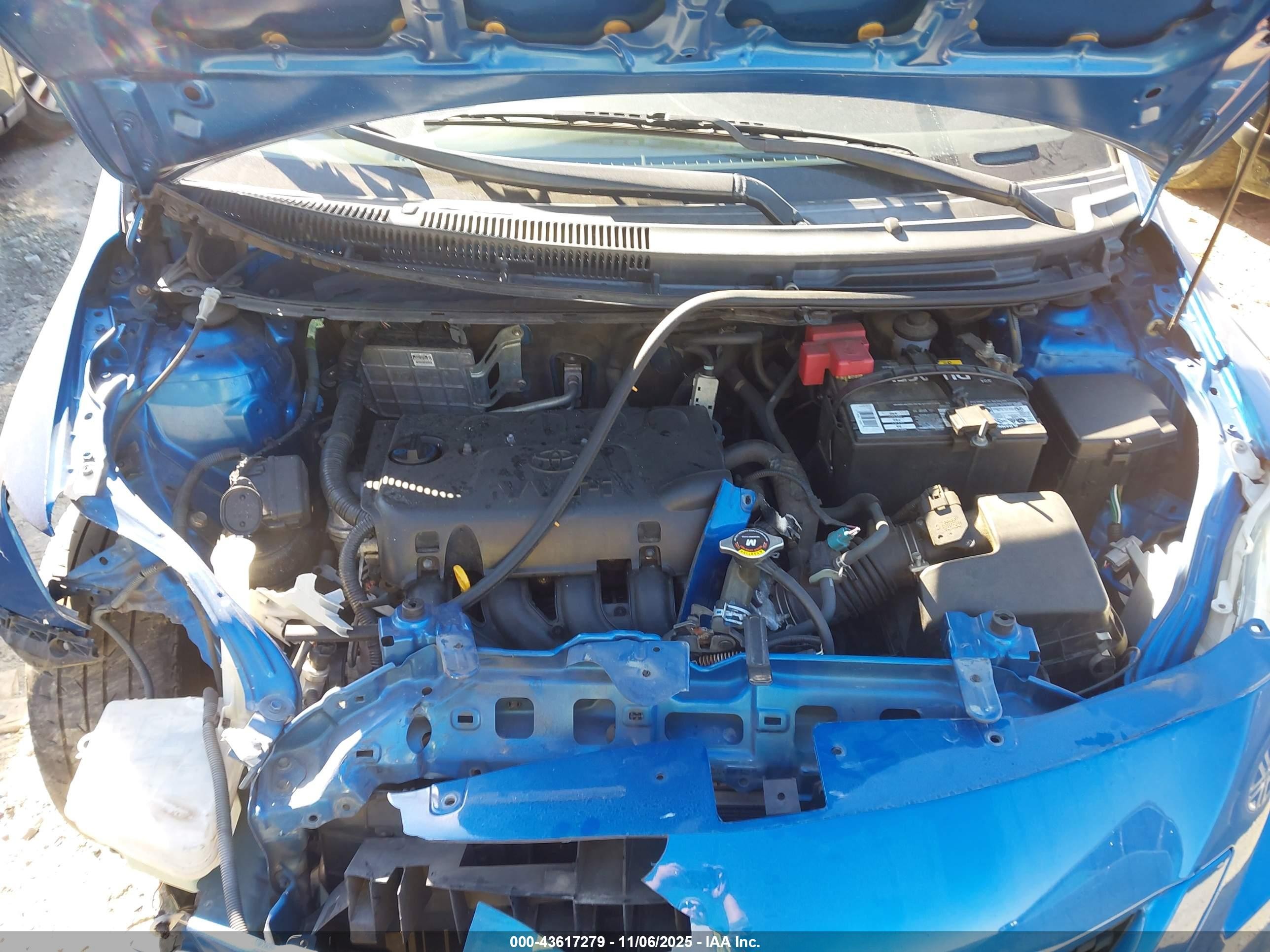 2011 Toyota Yaris   Blue vin: JTDBT9K35BL002016