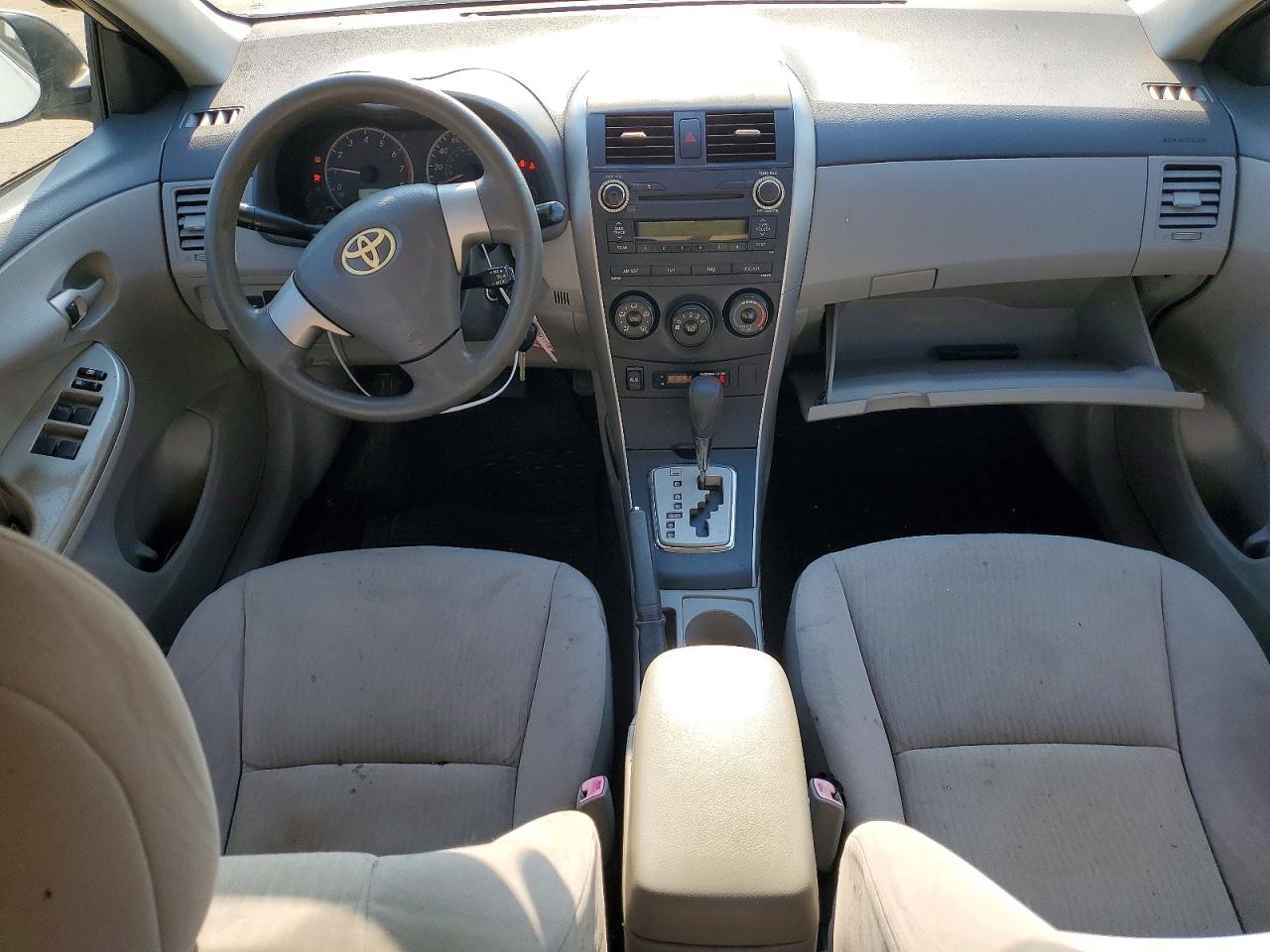 2010 Toyota Corolla Le White vin: JTDBU4EE0A9112464