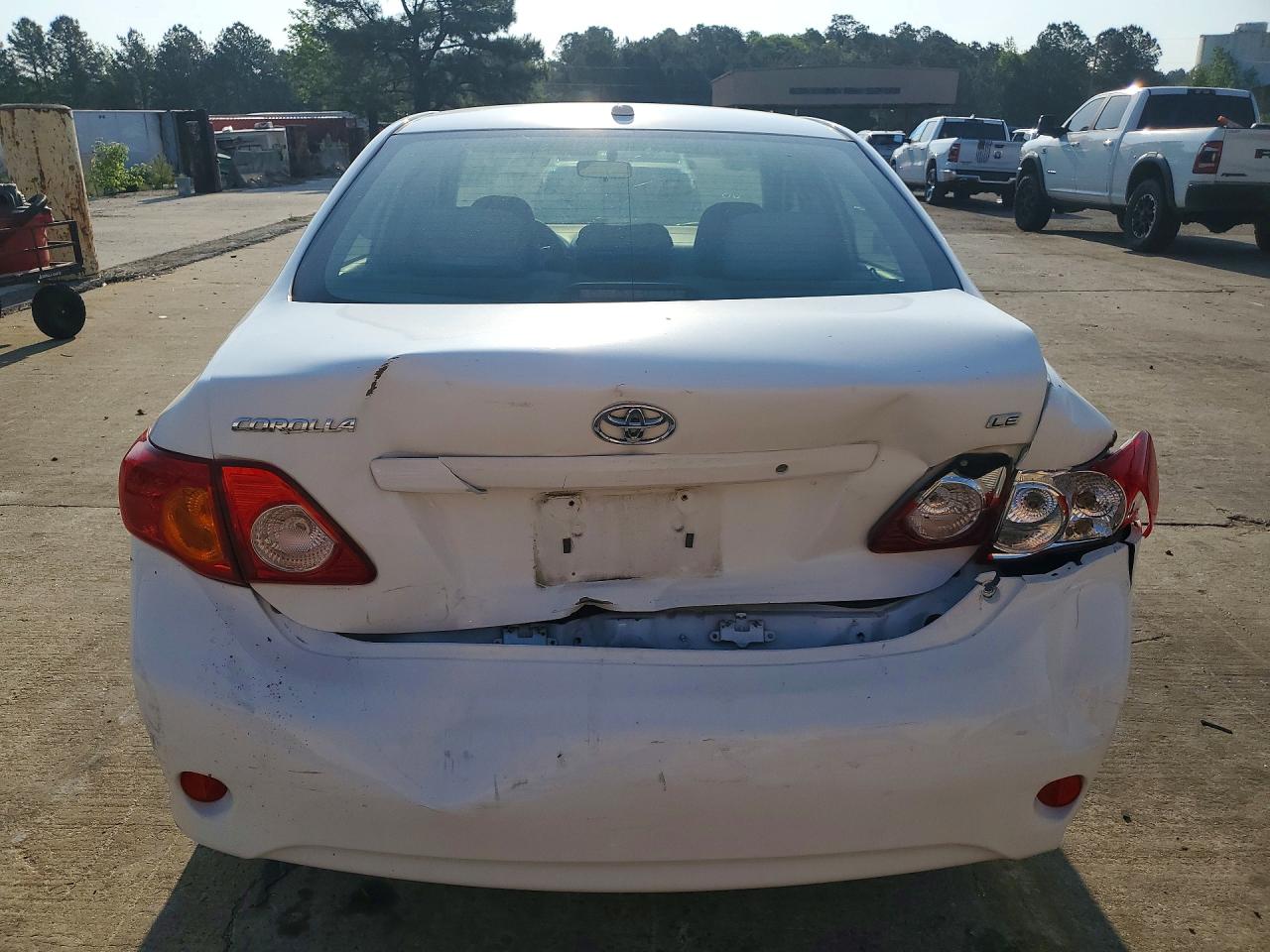 2010 Toyota Corolla Le White vin: JTDBU4EE0A9112464