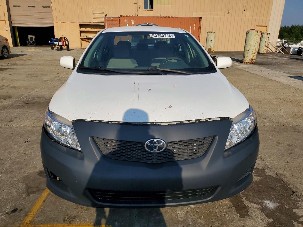 2010 Toyota Corolla Le White vin: JTDBU4EE0A9112464
