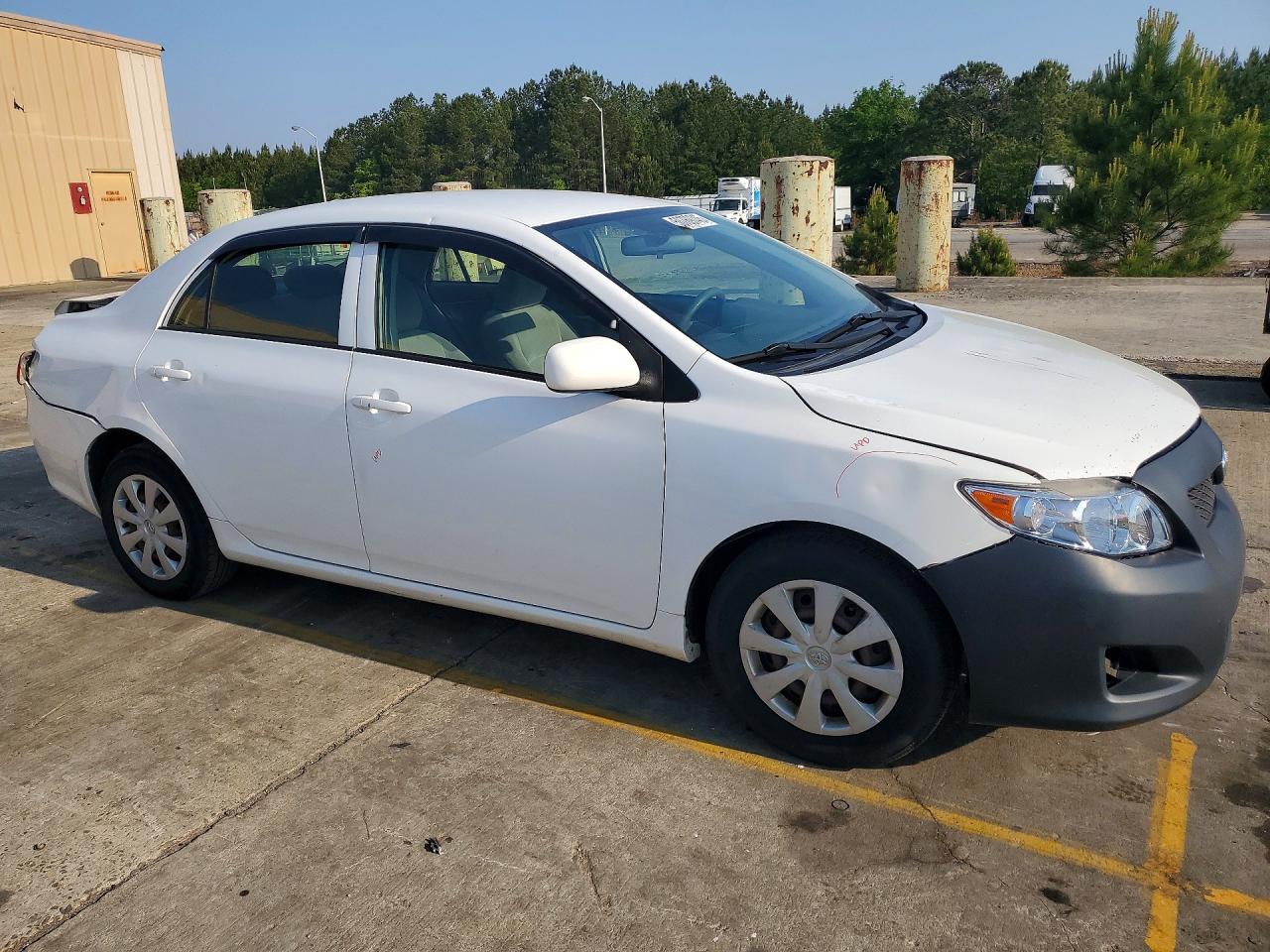 2010 Toyota Corolla Le White vin: JTDBU4EE0A9112464