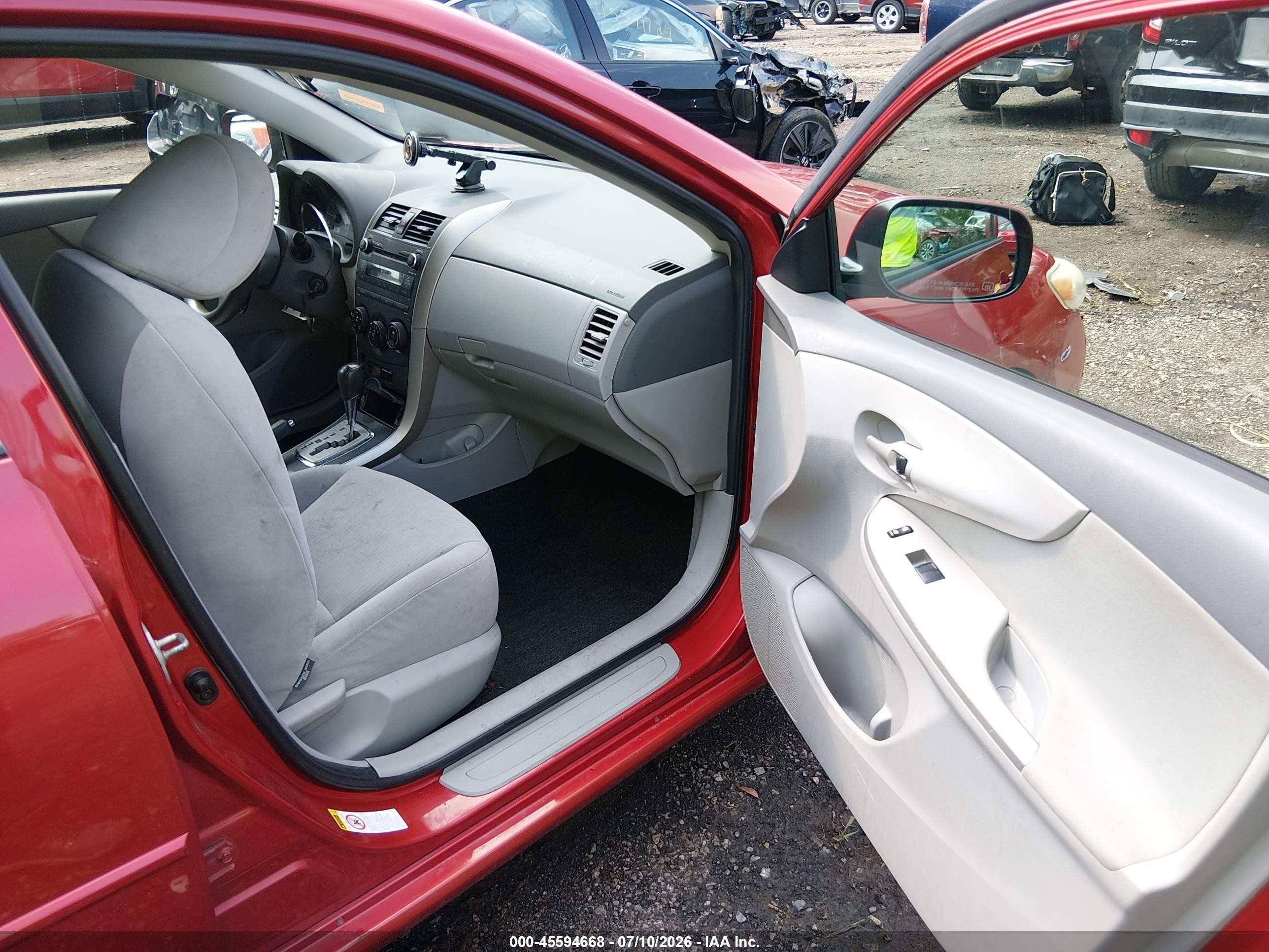 2010 Toyota Corolla Le Red vin: JTDBU4EE0AJ068965