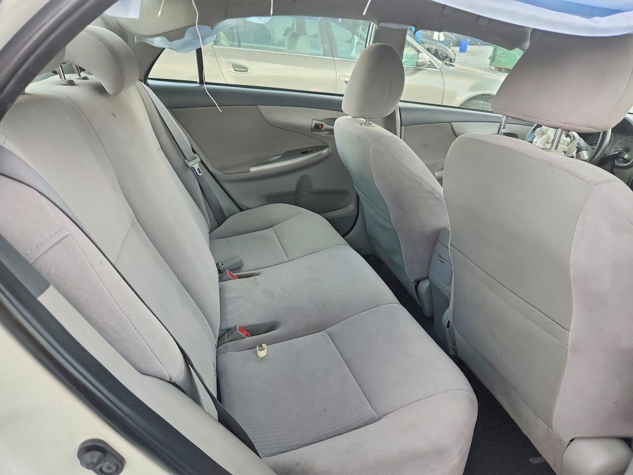 2010 Toyota Corolla Le Белый vin: JTDBU4EE0AJ087550