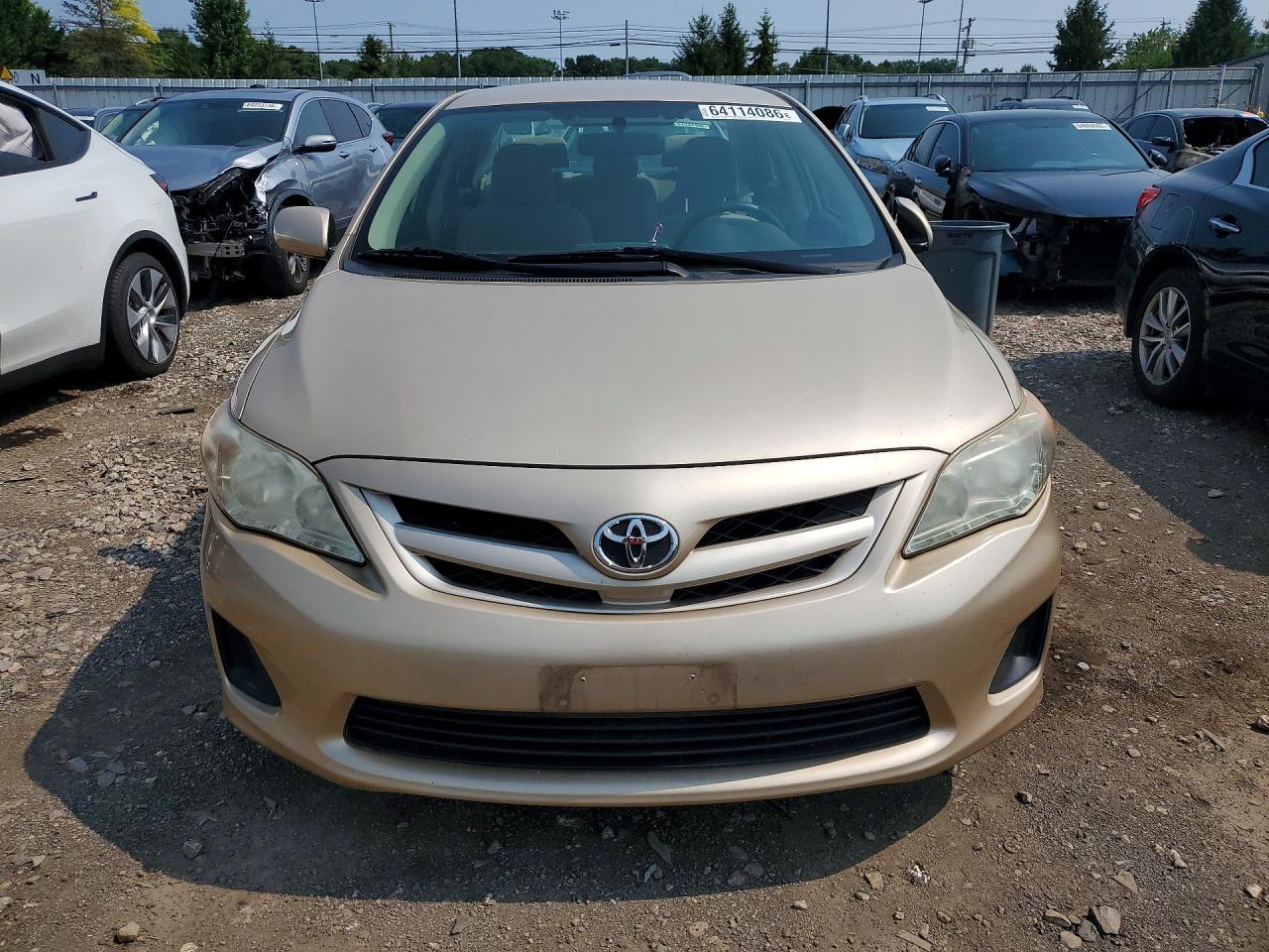 2011 Toyota Corolla Le Gold vin: JTDBU4EE0B9126060