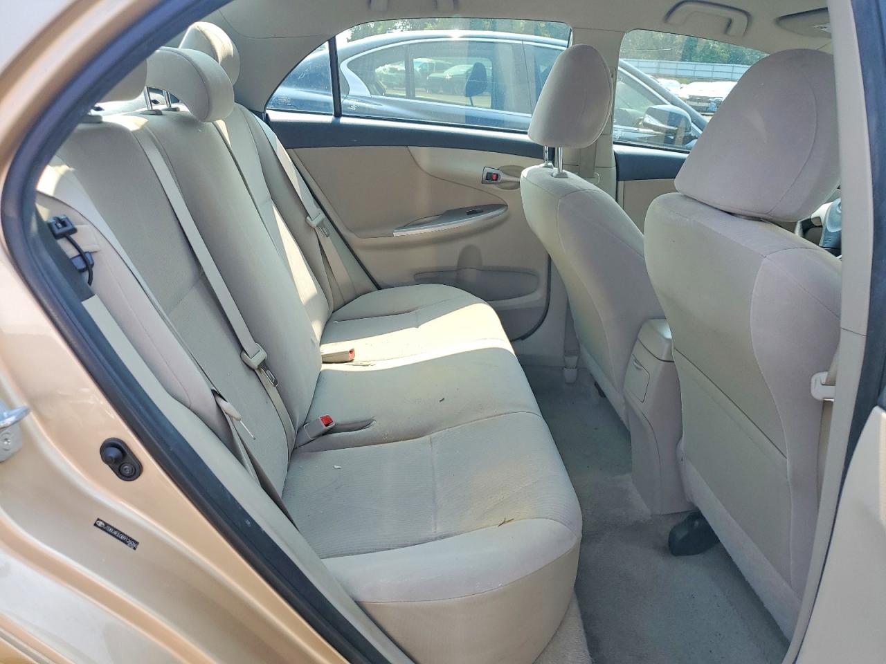 2011 Toyota Corolla Le Gold vin: JTDBU4EE0B9126060