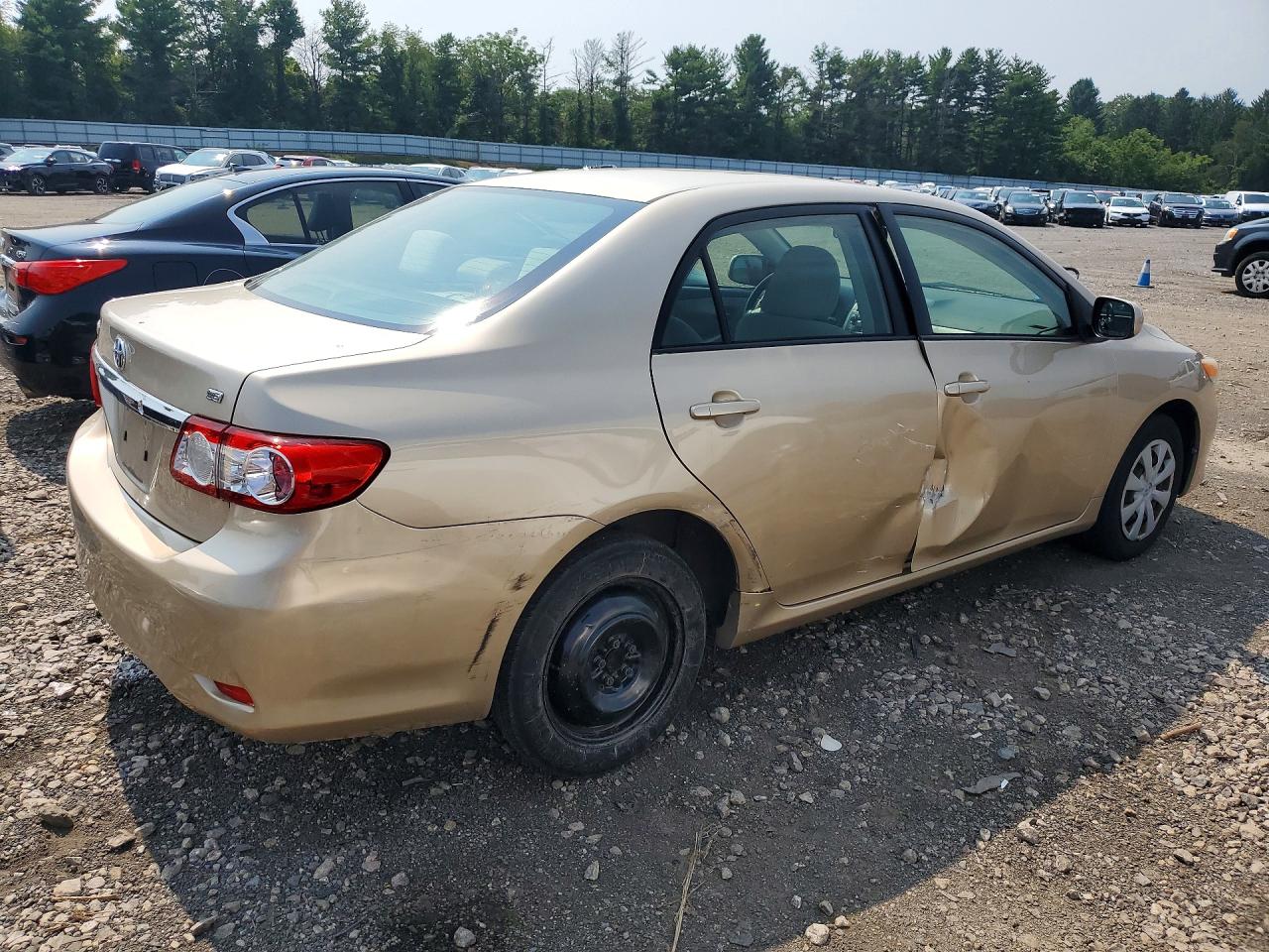 2011 Toyota Corolla Le Gold vin: JTDBU4EE0B9126060