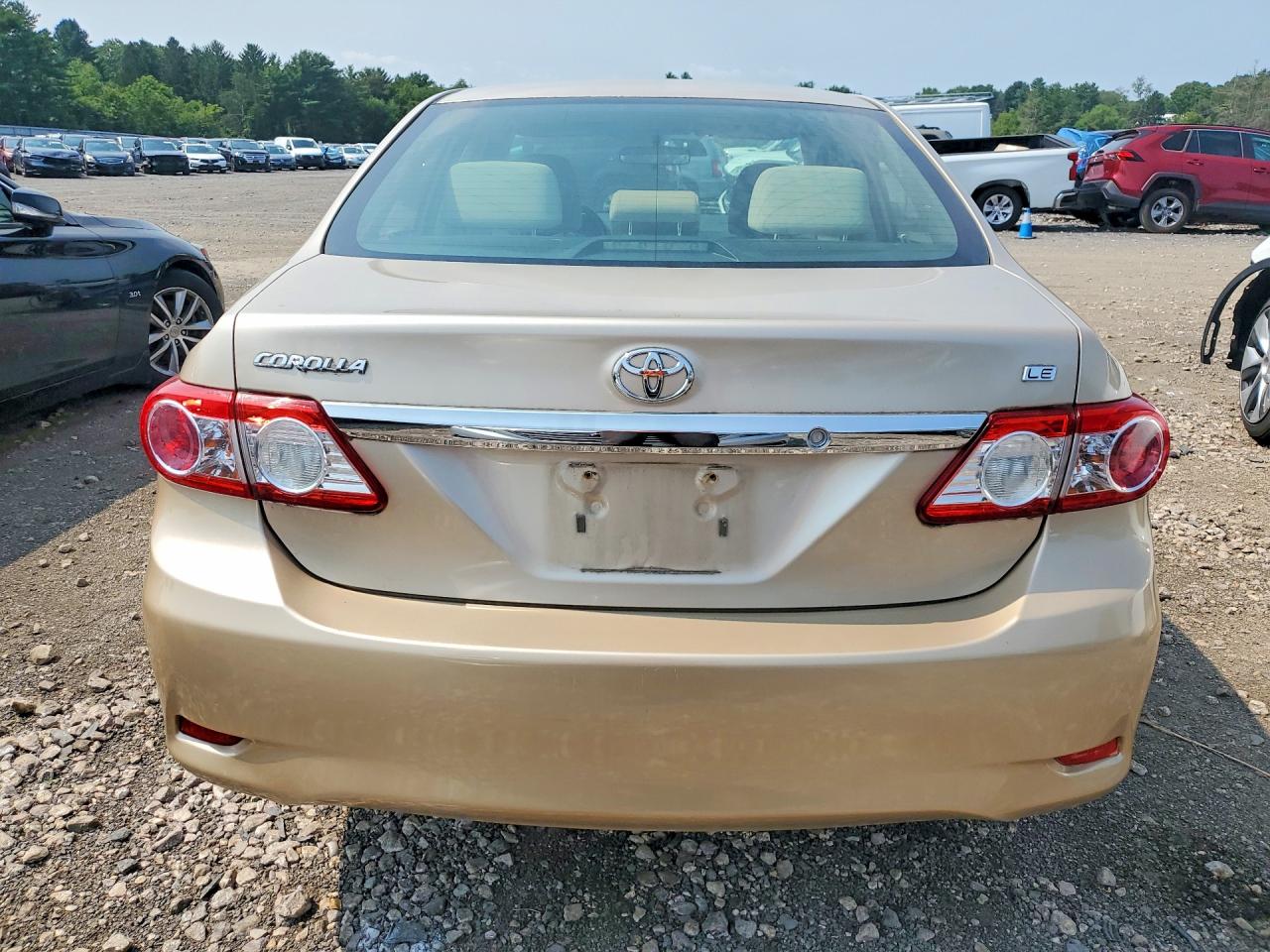 2011 Toyota Corolla Le Gold vin: JTDBU4EE0B9126060