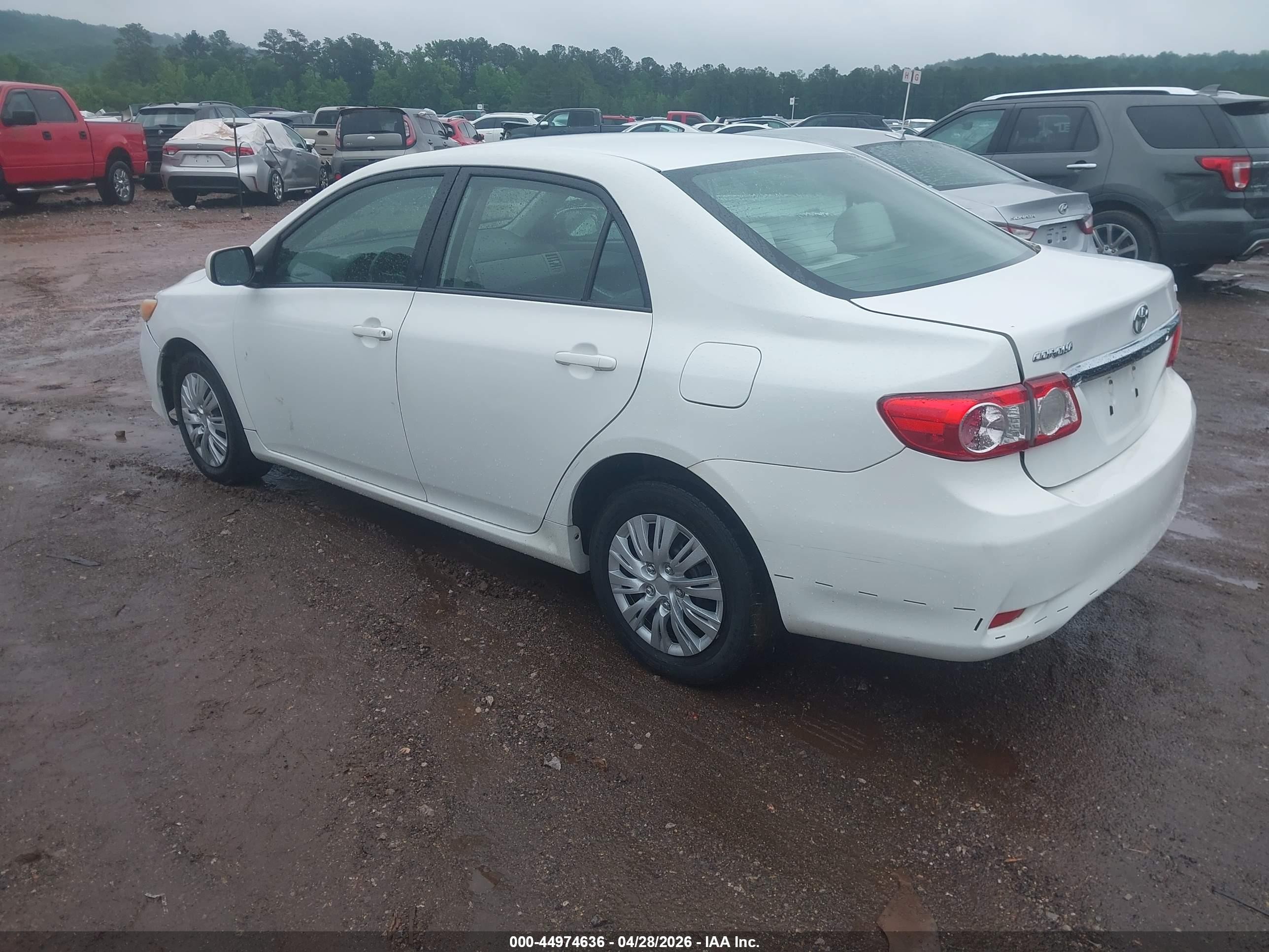 2011 Toyota Corolla Le White vin: JTDBU4EE0B9131582