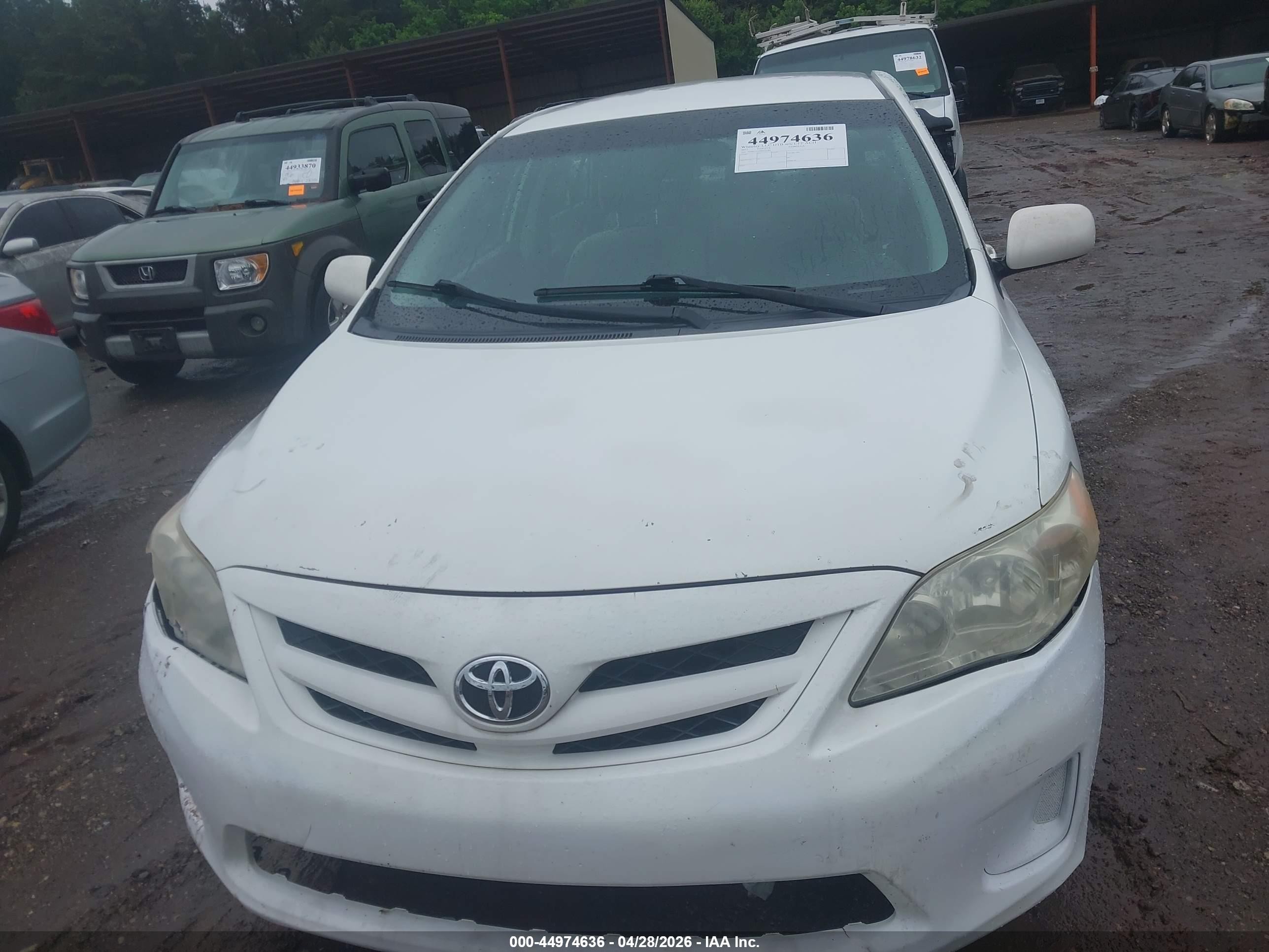 2011 Toyota Corolla Le White vin: JTDBU4EE0B9131582