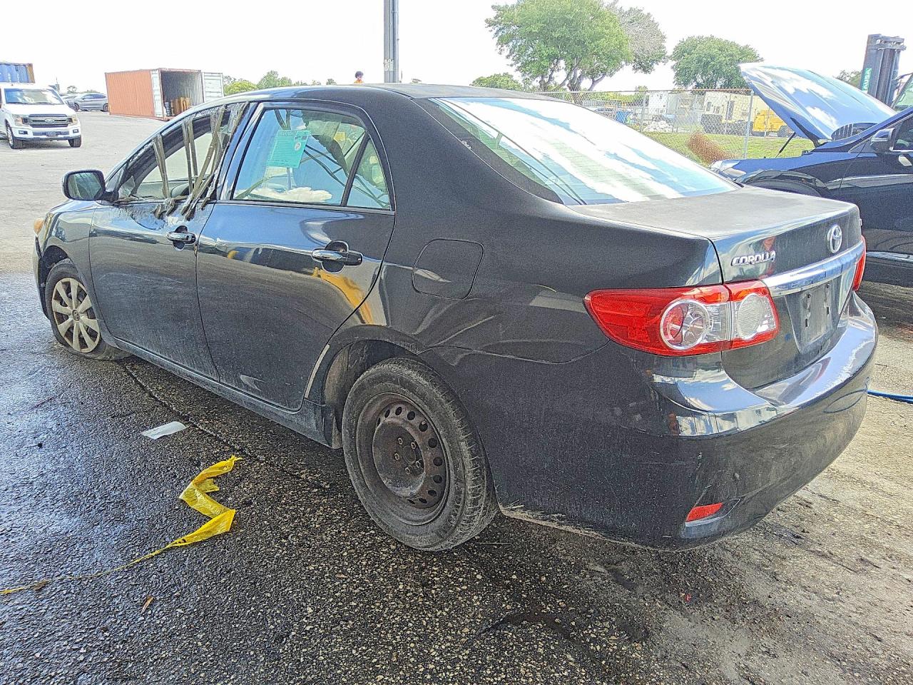 2011 Toyota Corolla Le Черный vin: JTDBU4EE0B9131601