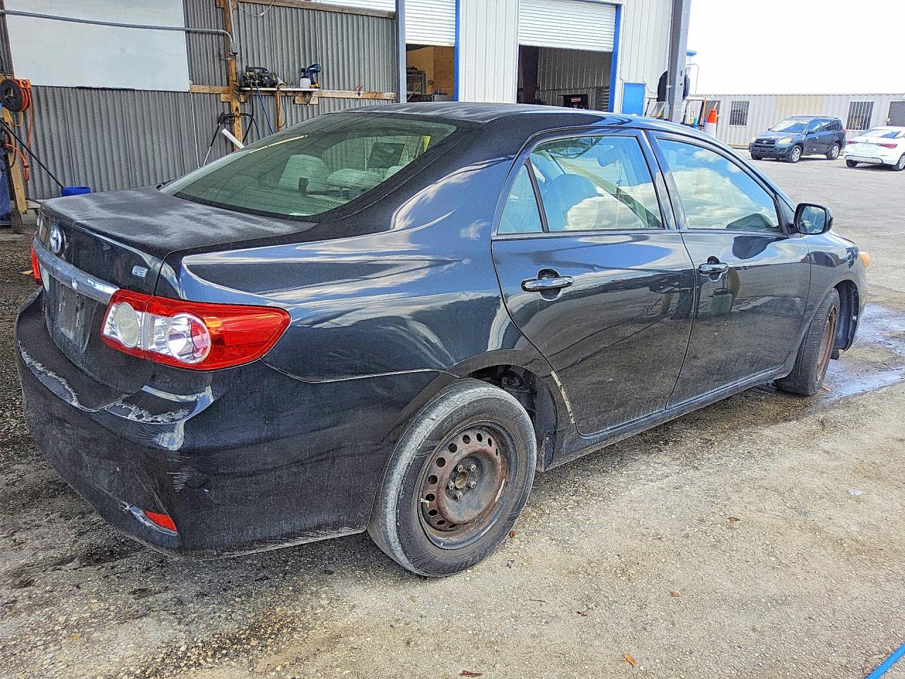 2011 Toyota Corolla Le Черный vin: JTDBU4EE0B9131601