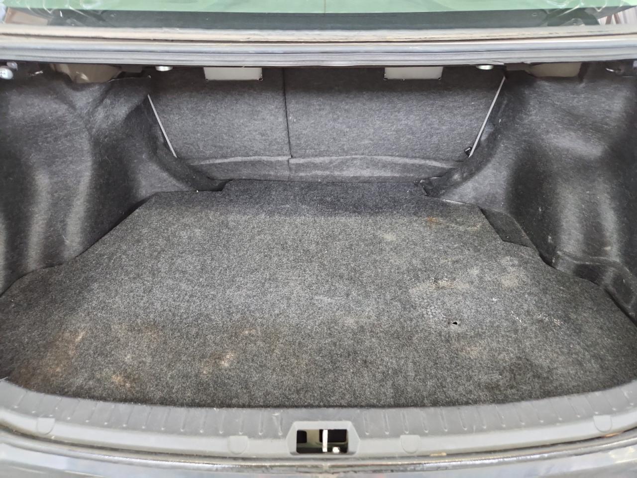 2011 Toyota Corolla Le Черный vin: JTDBU4EE0B9131601 Damage: Trunk/Cargo Mat, Stained, Permanent