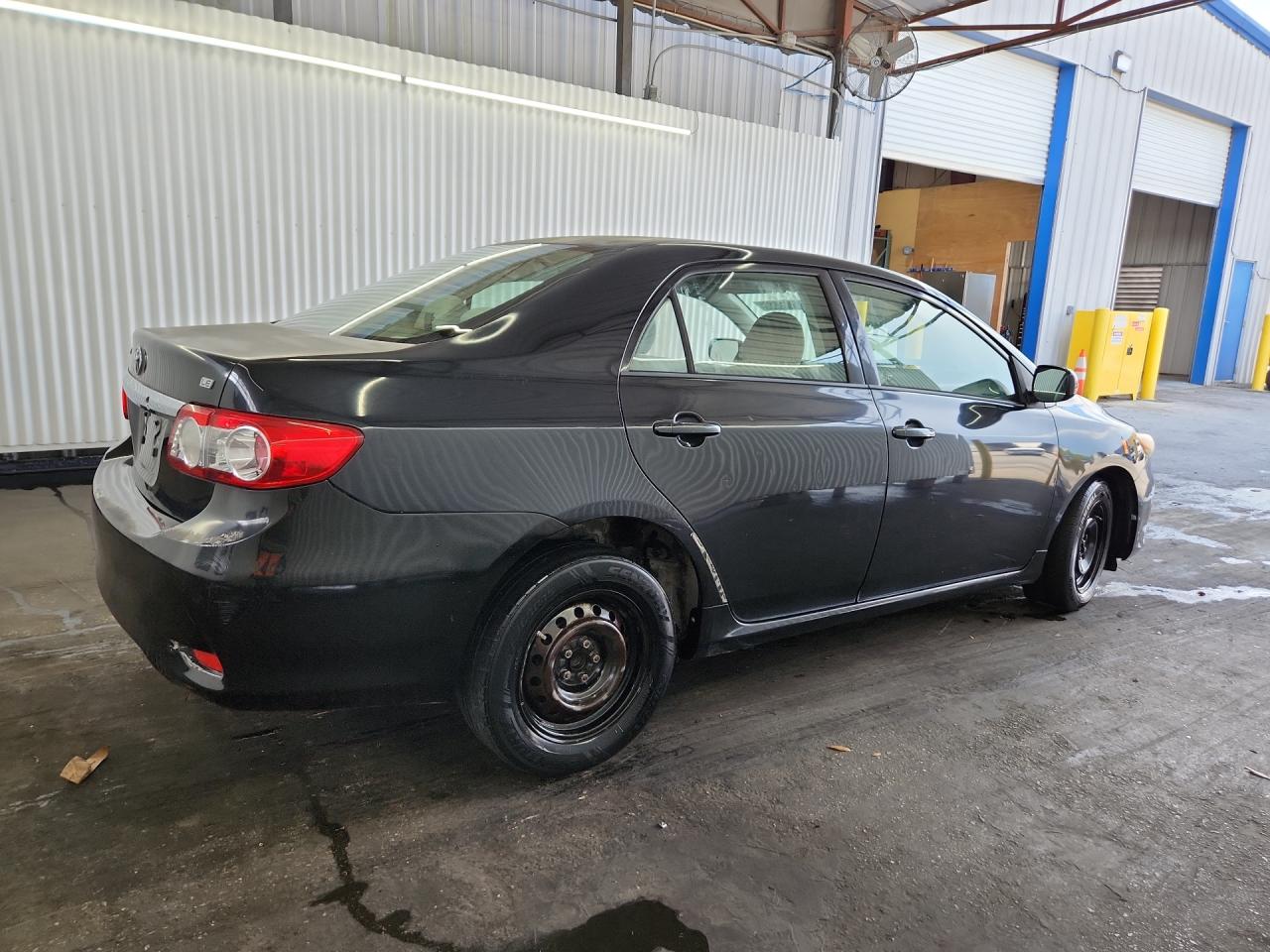 2011 Toyota Corolla Le Черный vin: JTDBU4EE0B9131601 Damage: Right Qtr Panel, Dent(S) W/ Paint Dmg, 1/2 To 1 Inch