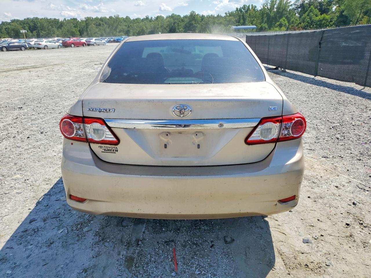 2011 Toyota Corolla Le Gold vin: JTDBU4EE0B9138662
