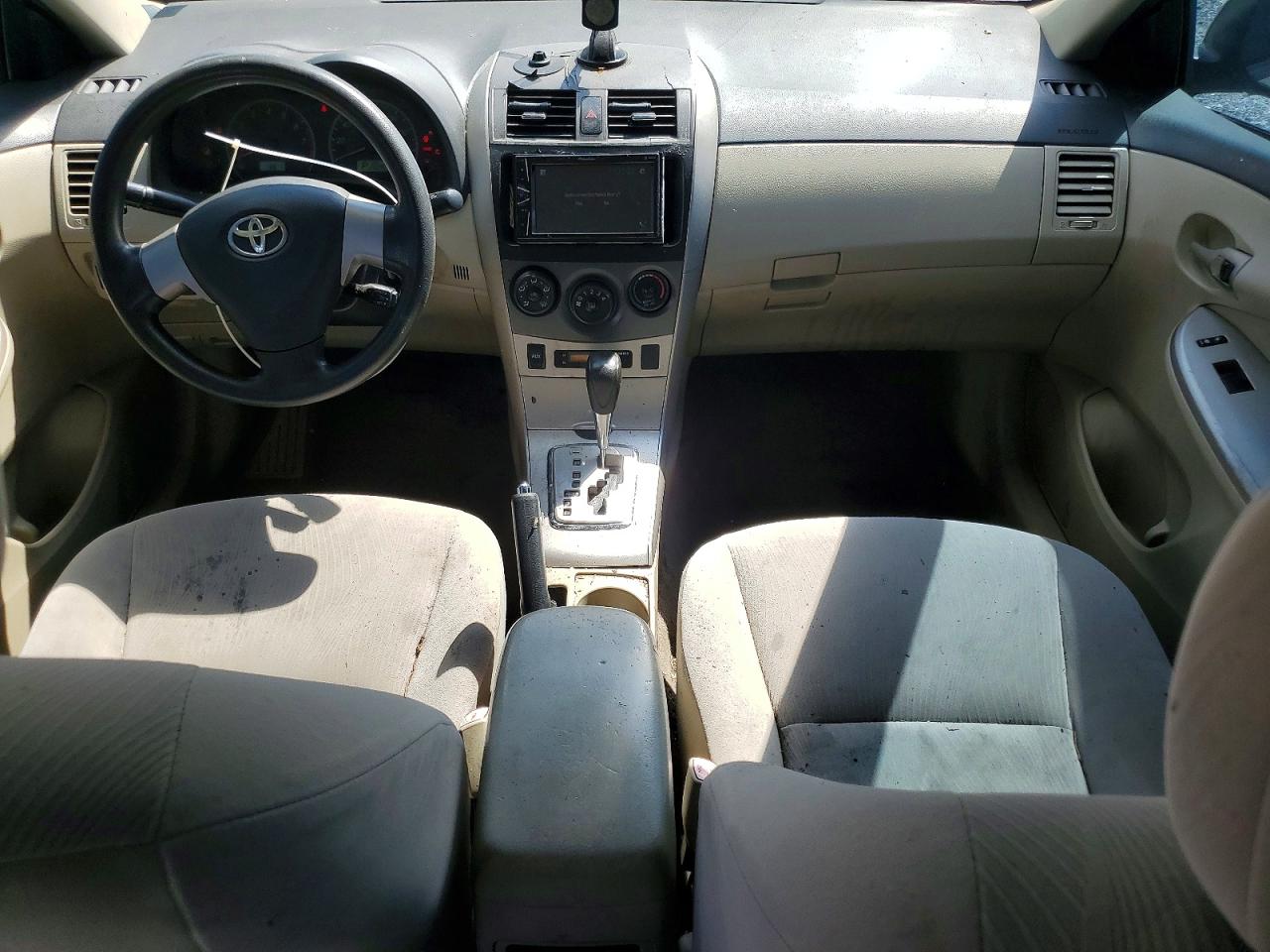 2011 Toyota Corolla Le Gold vin: JTDBU4EE0B9138662