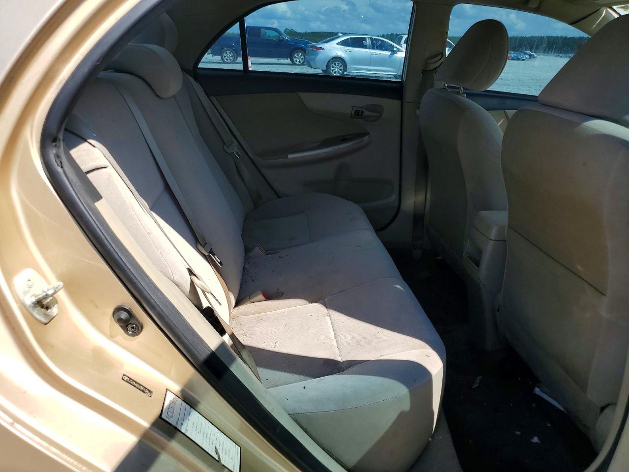 2011 Toyota Corolla Le Gold vin: JTDBU4EE0B9138662