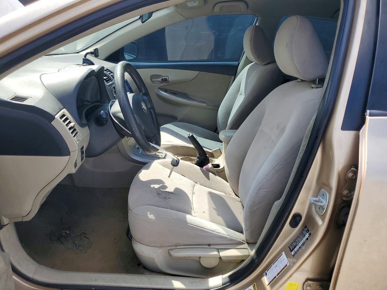 2011 Toyota Corolla Le Gold vin: JTDBU4EE0B9138662